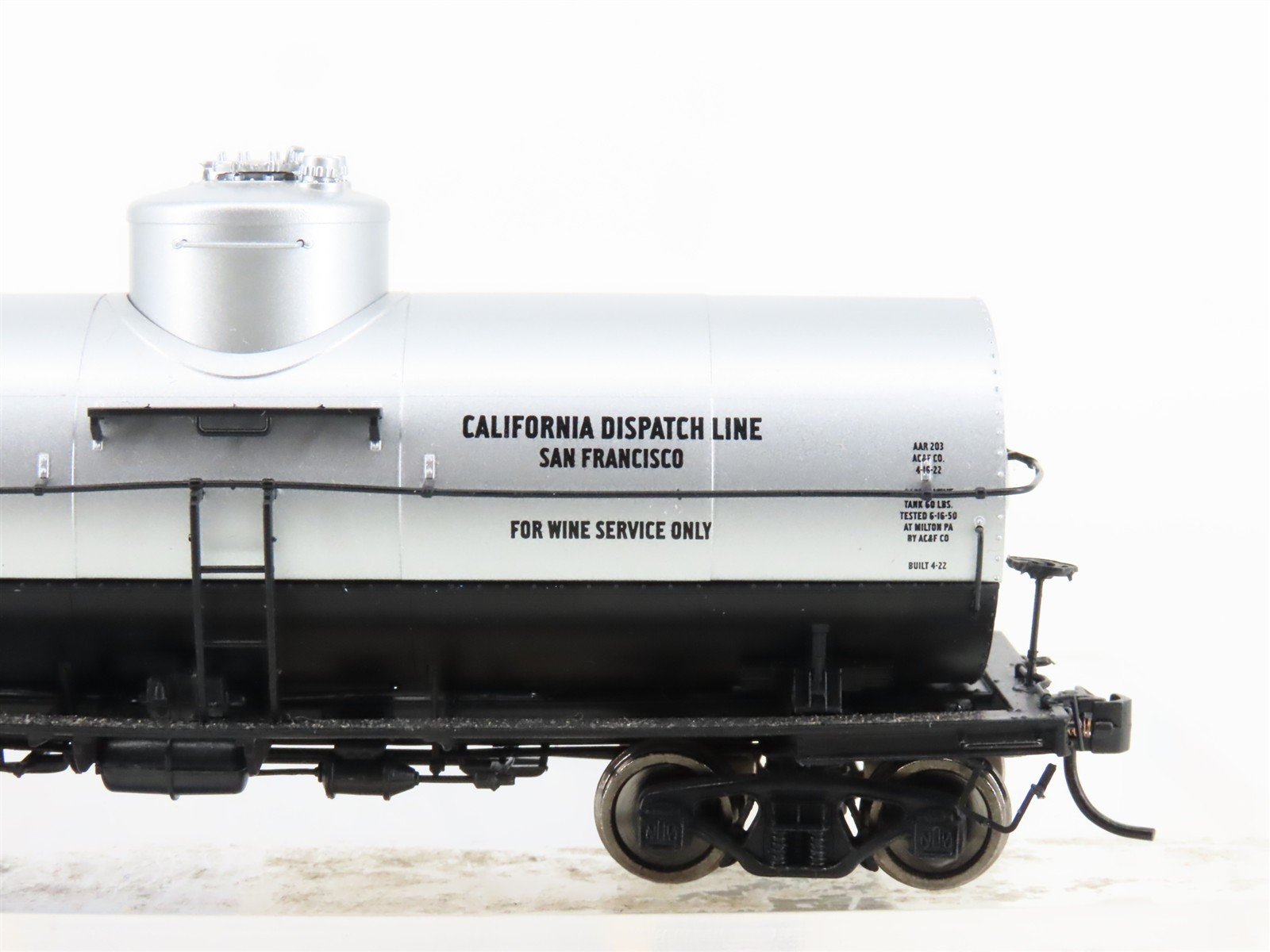HO Scale Walthers 905-2011 CDLX California Dispatch Single Dome Tankcar #817