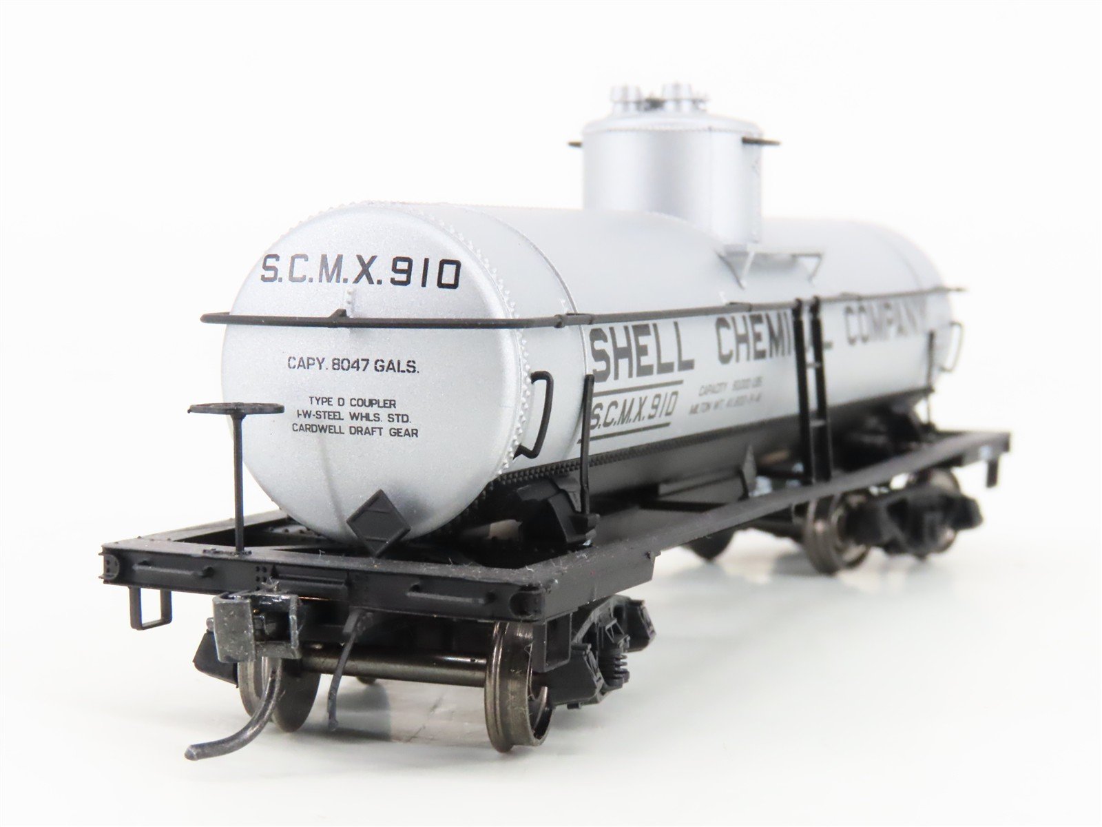 HO Scale Intermountain 46302-27 SCMX Shell Chemical Single Dome Tankcar #910