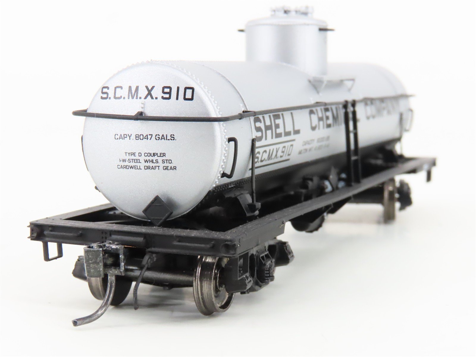 HO Scale Intermountain 46302-27 SCMX Shell Chemical Single Dome Tankcar #910