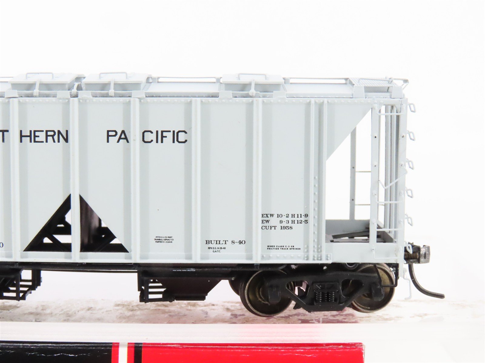 HO Scale Intermountain 48635-07 NP Northern Pacific 2-Bay Covered Hopper #75002