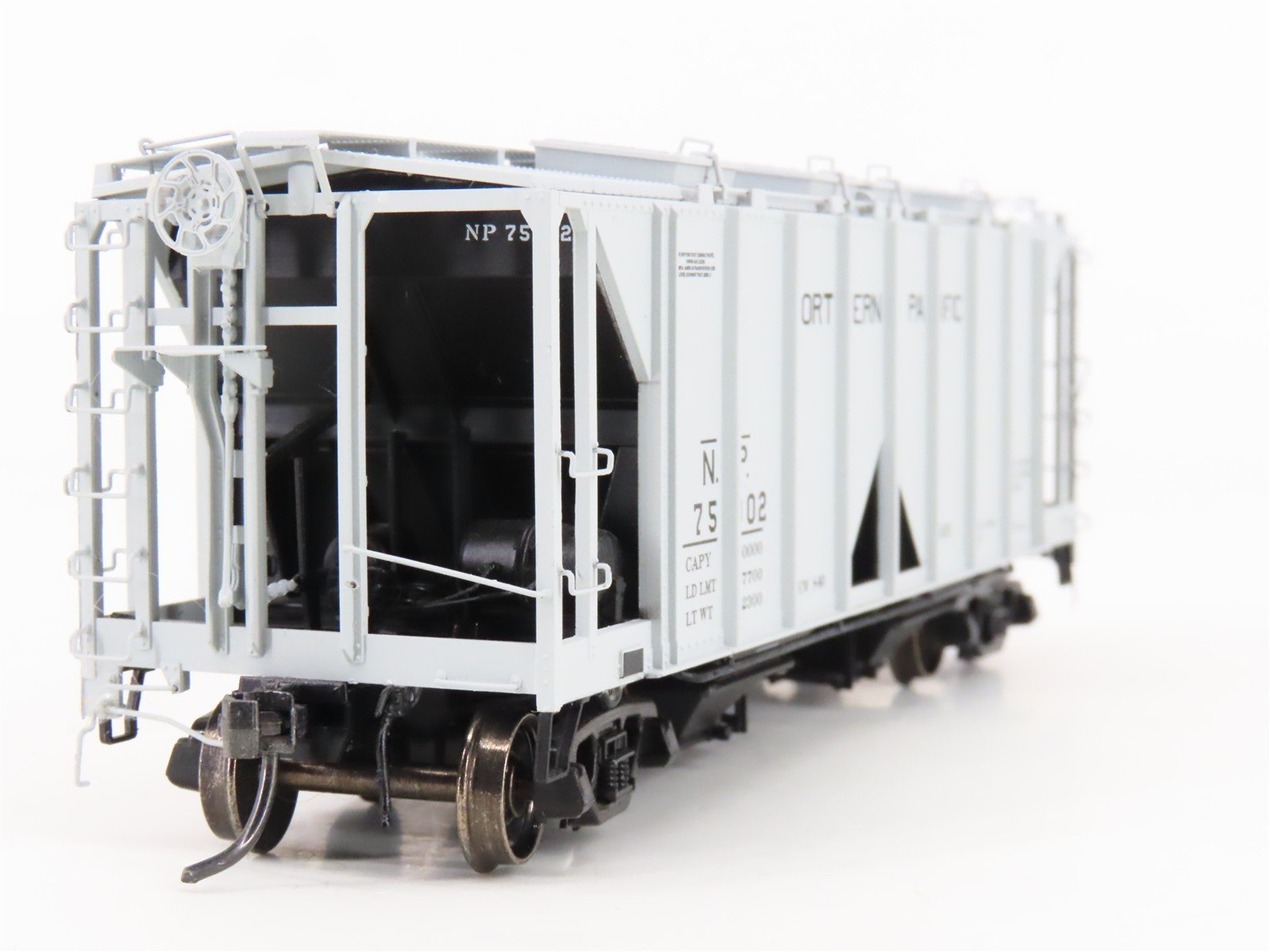 HO Scale Intermountain 48635-07 NP Northern Pacific 2-Bay Covered Hopper #75002