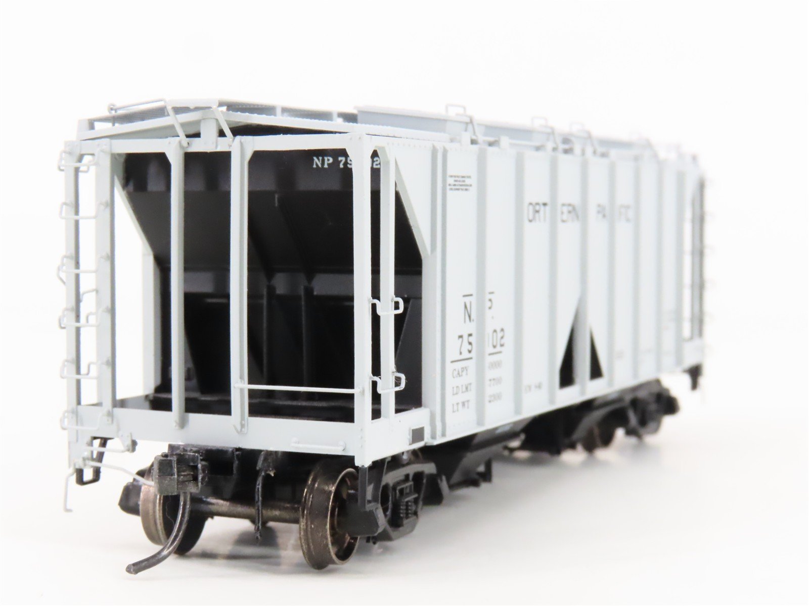 HO Scale Intermountain 48635-07 NP Northern Pacific 2-Bay Covered Hopper #75002