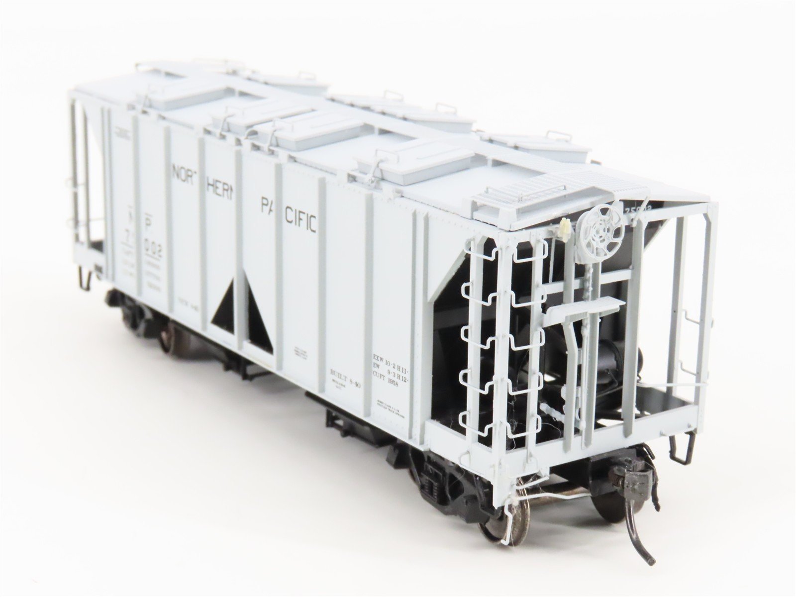 HO Scale Intermountain 48635-07 NP Northern Pacific 2-Bay Covered Hopper #75002