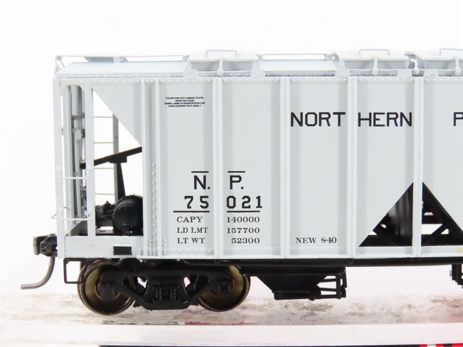 HO Scale Intermountain 48635-11 NP Northern Pacific 2-Bay Covered Hopper #75021