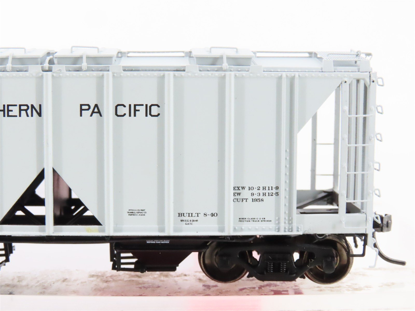 HO Scale Intermountain 48635-11 NP Northern Pacific 2-Bay Covered Hopper #75021