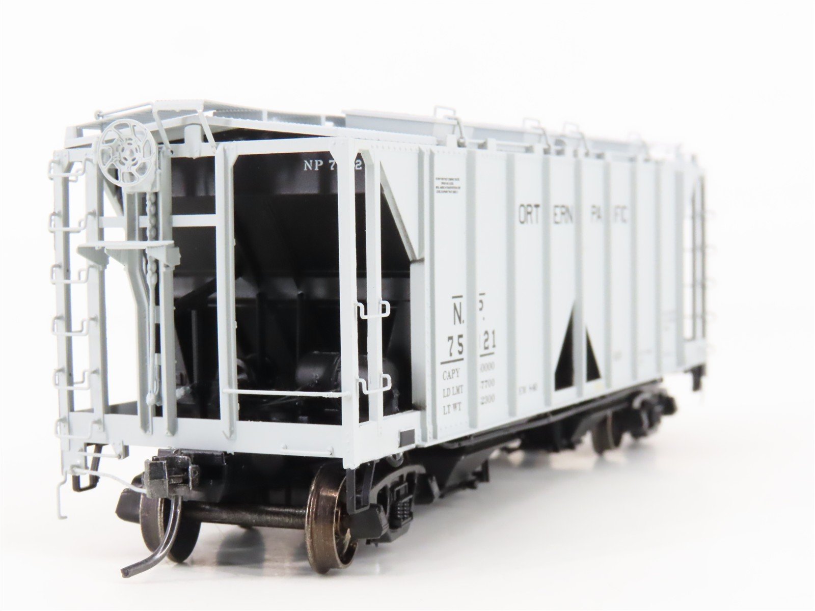HO Scale Intermountain 48635-11 NP Northern Pacific 2-Bay Covered Hopper #75021