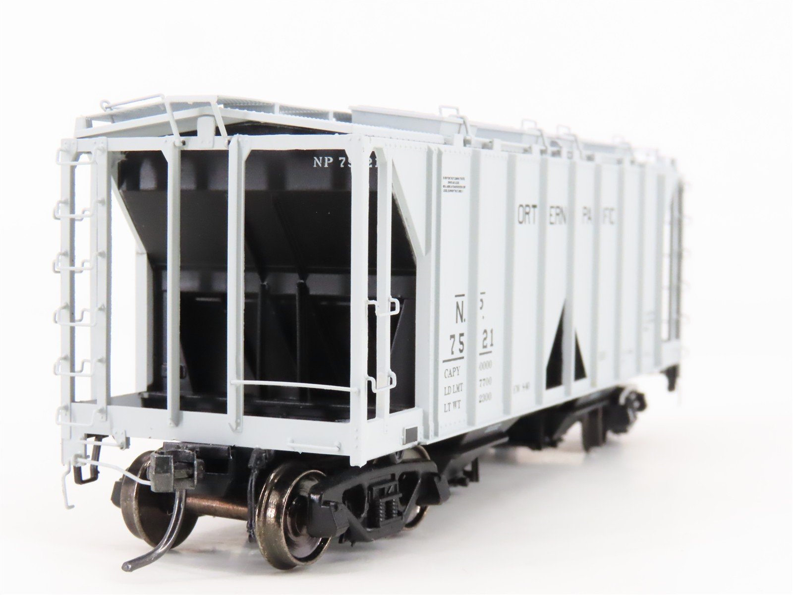 HO Scale Intermountain 48635-11 NP Northern Pacific 2-Bay Covered Hopper #75021