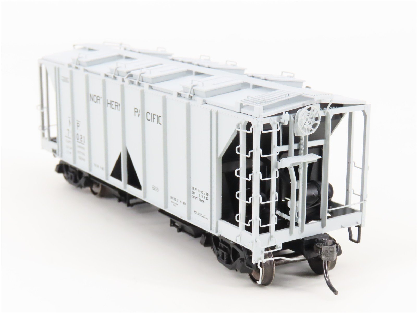 HO Scale Intermountain 48635-11 NP Northern Pacific 2-Bay Covered Hopper #75021