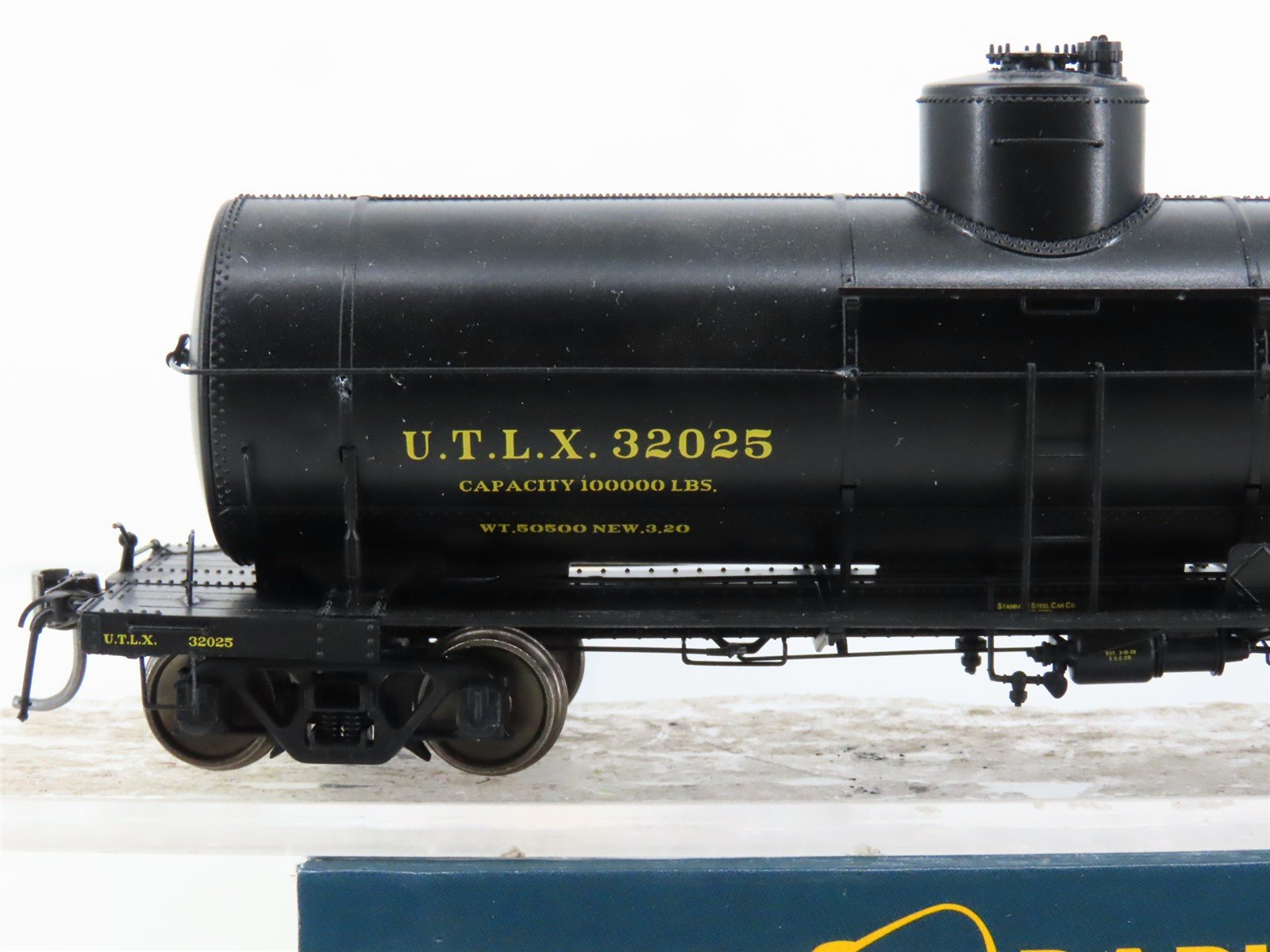 HO Scale Rapido 159001A UTLX Union Tank Car Co. Single Dome Tankcar #32025