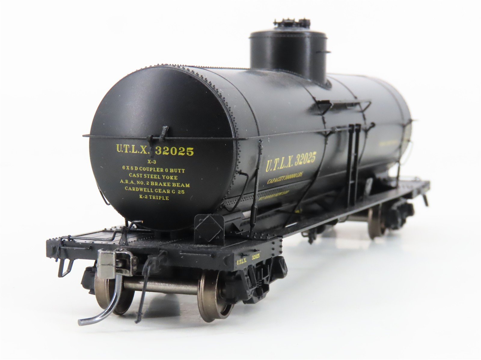 HO Scale Rapido 159001A UTLX Union Tank Car Co. Single Dome Tankcar #32025