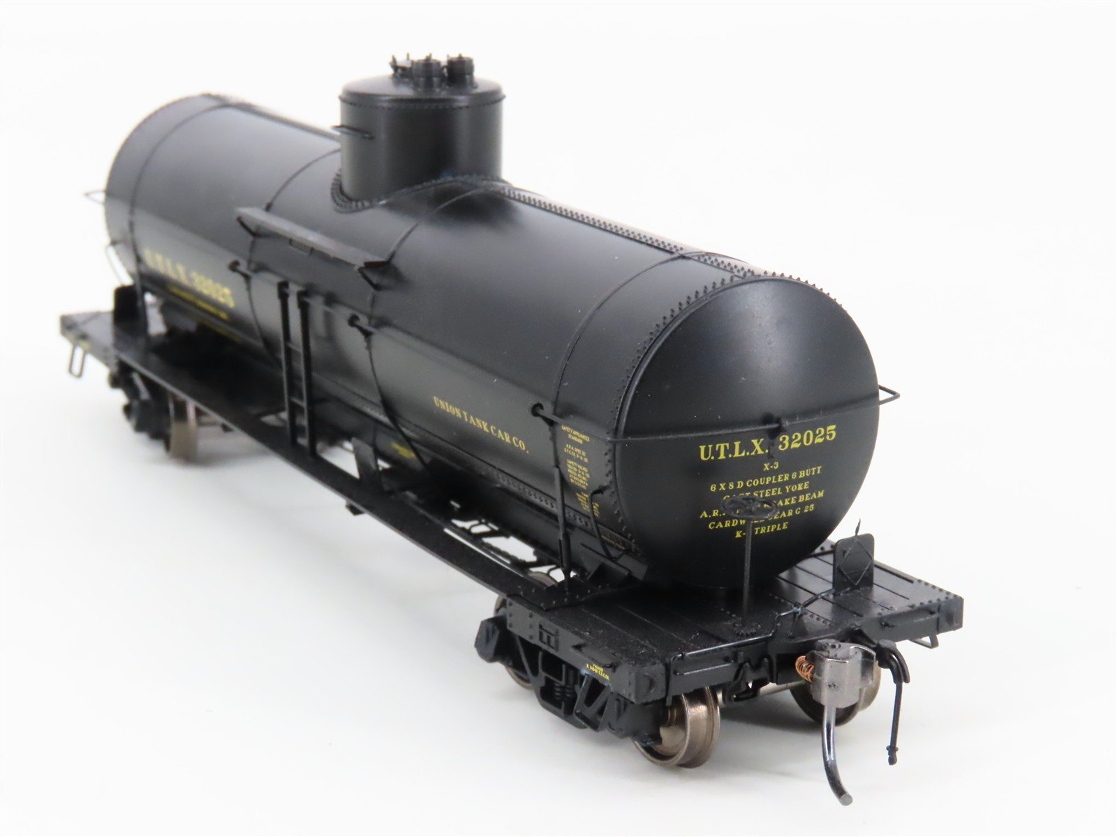 HO Scale Rapido 159001A UTLX Union Tank Car Co. Single Dome Tankcar #32025
