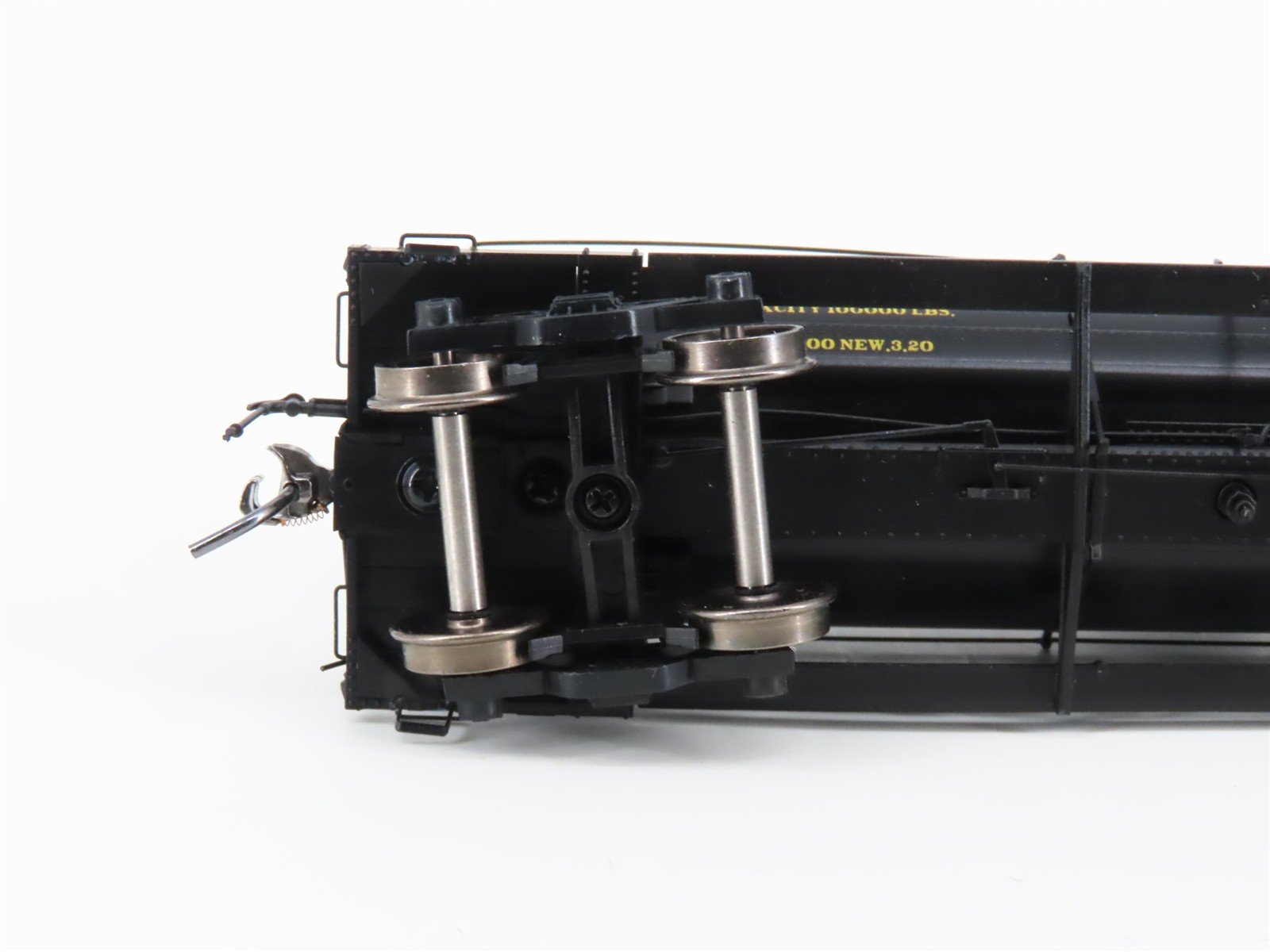 HO Scale Rapido 159001A UTLX Union Tank Car Co. Single Dome Tankcar #32025