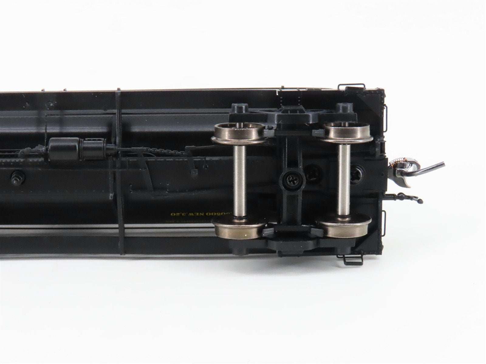 HO Scale Rapido 159001A UTLX Union Tank Car Co. Single Dome Tankcar #32025