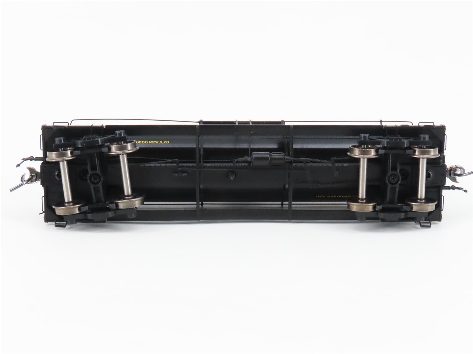 HO Scale Rapido 159001A UTLX Union Tank Car Co. Single Dome Tankcar #32025