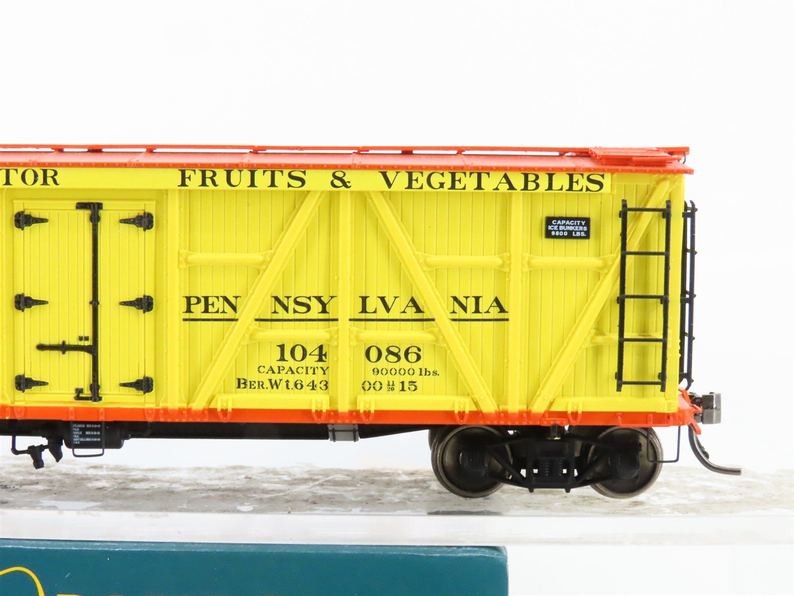 HO Scale Rapido 177201A FGE/PRR Pennsylvania R7 Reefer Car #104086