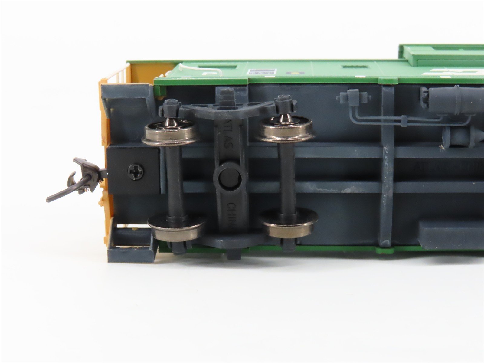 HO Atlas 1901-2 BN Burlington Northern Wide Vision Caboose #12203 Weathered