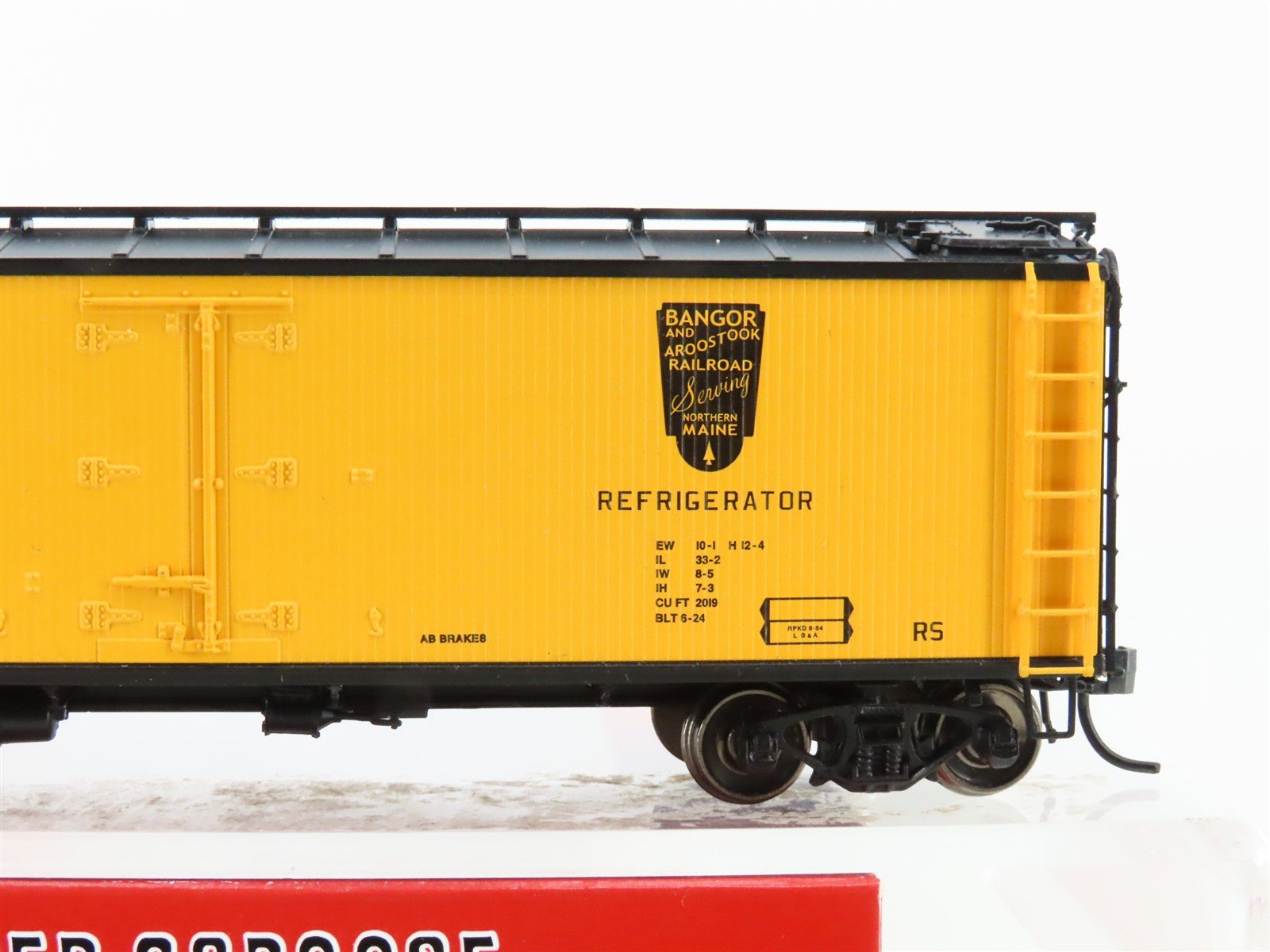 HO Scale Red Caboose RR-34421-18 BAR Bangor & Aroostook Reefer Car #6518