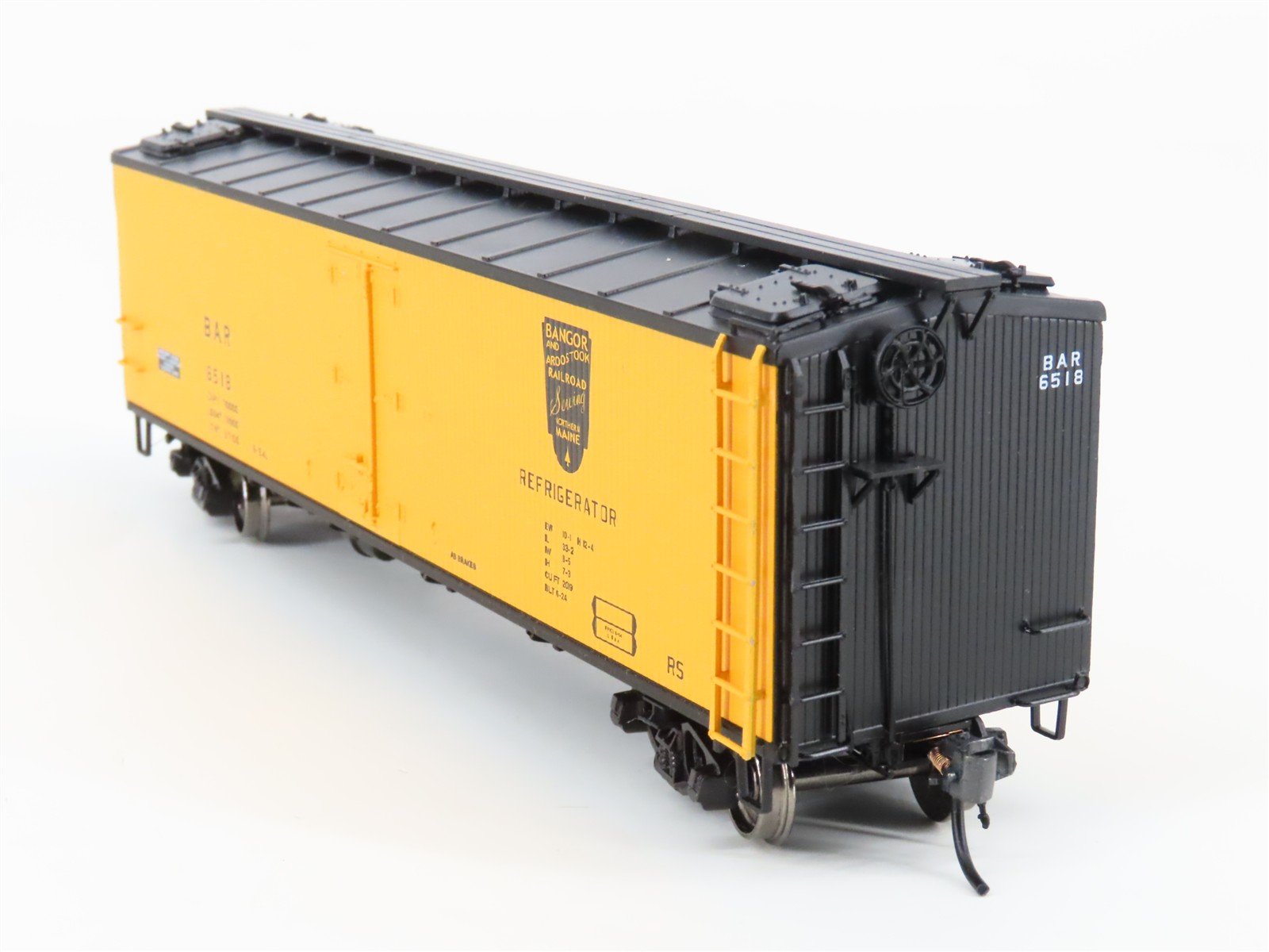 HO Scale Red Caboose RR-34421-18 BAR Bangor & Aroostook Reefer Car #6518
