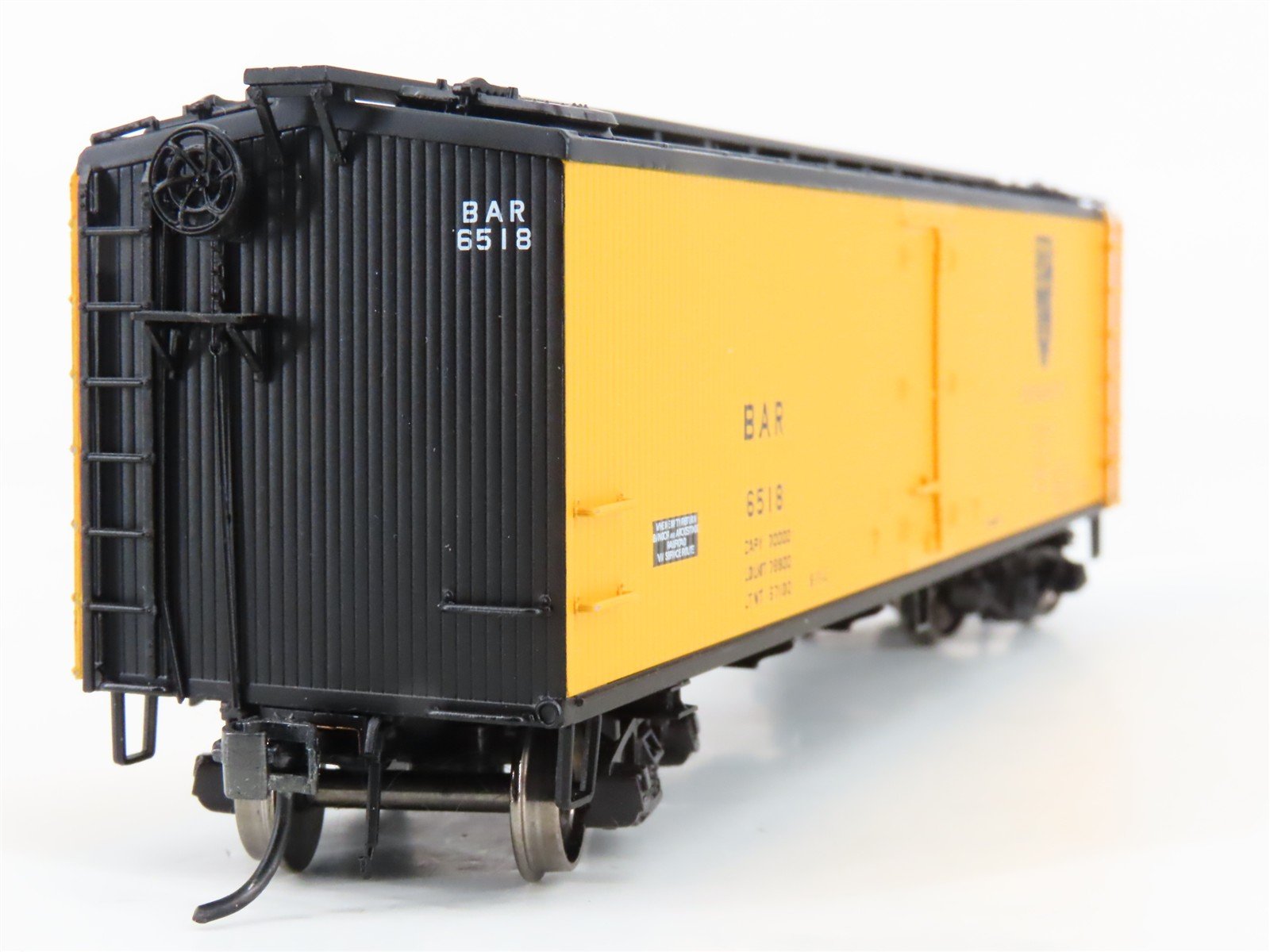 HO Scale Red Caboose RR-34421-18 BAR Bangor & Aroostook Reefer Car #6518