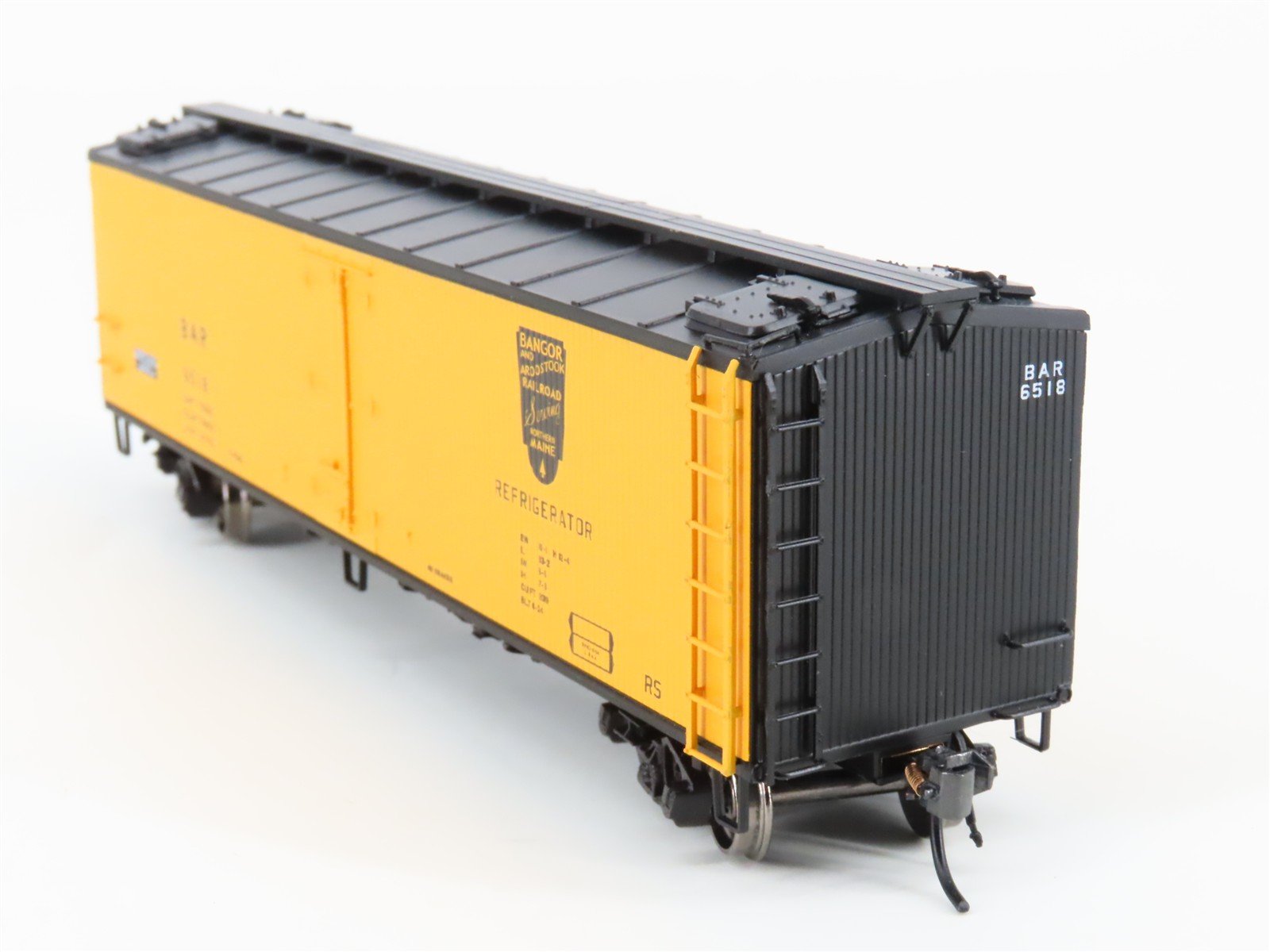 HO Scale Red Caboose RR-34421-18 BAR Bangor & Aroostook Reefer Car #6518
