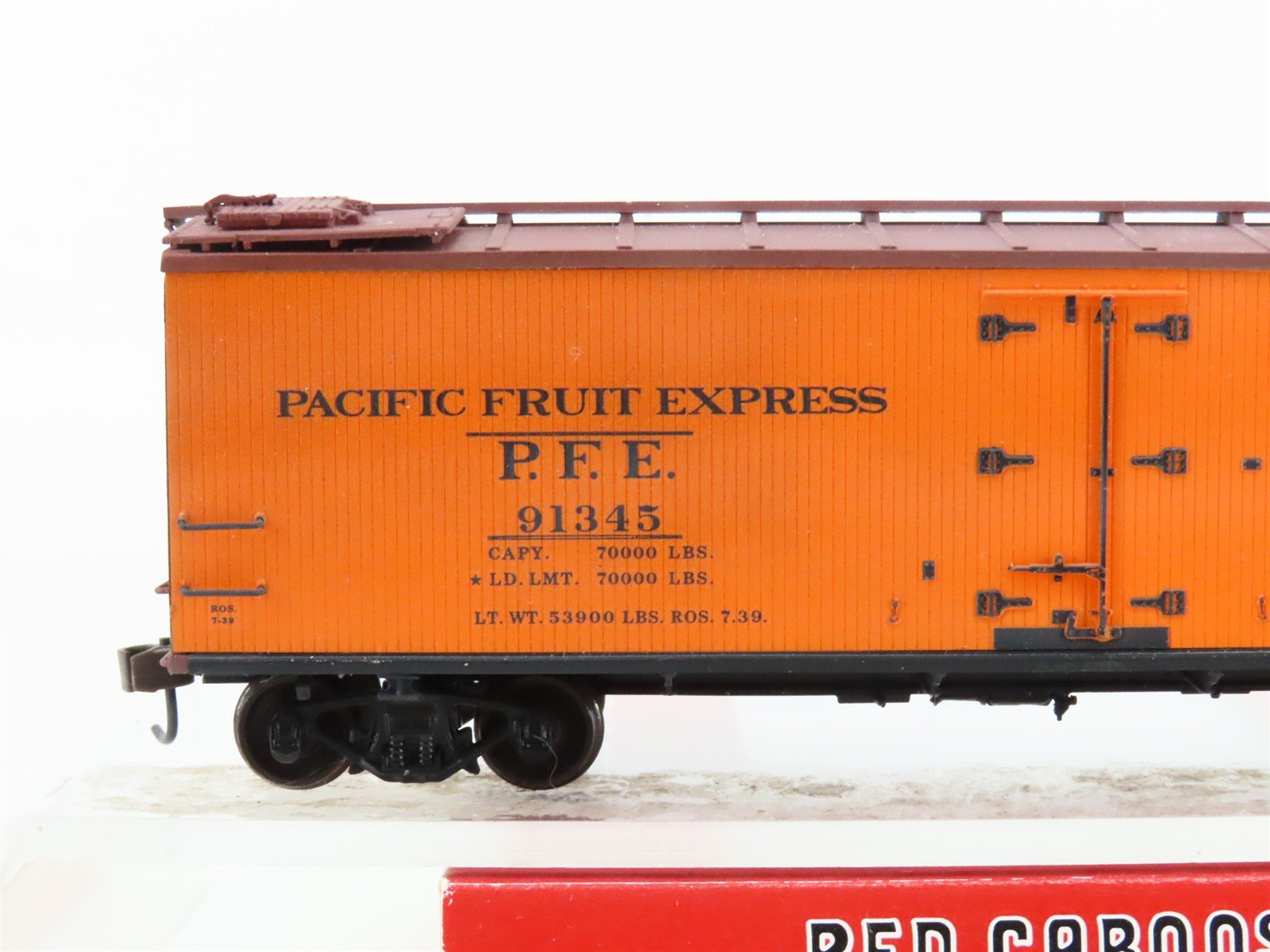HO Red Caboose RR-34124-2 PFE Union Pacific R-30-12-9 Reefer #91345 Weathered