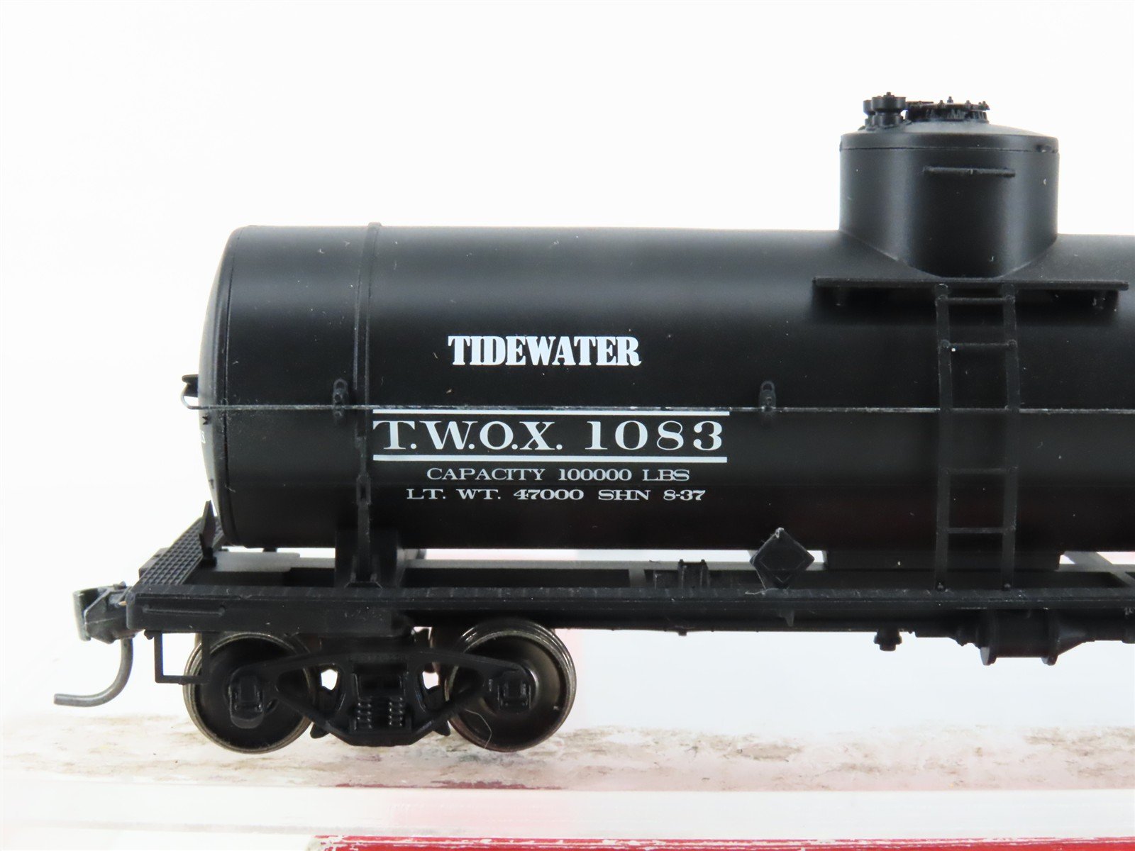 HO Scale Red Caboose RR-33054-01 TWOX Tidewater Single Dome Tankcar #1083
