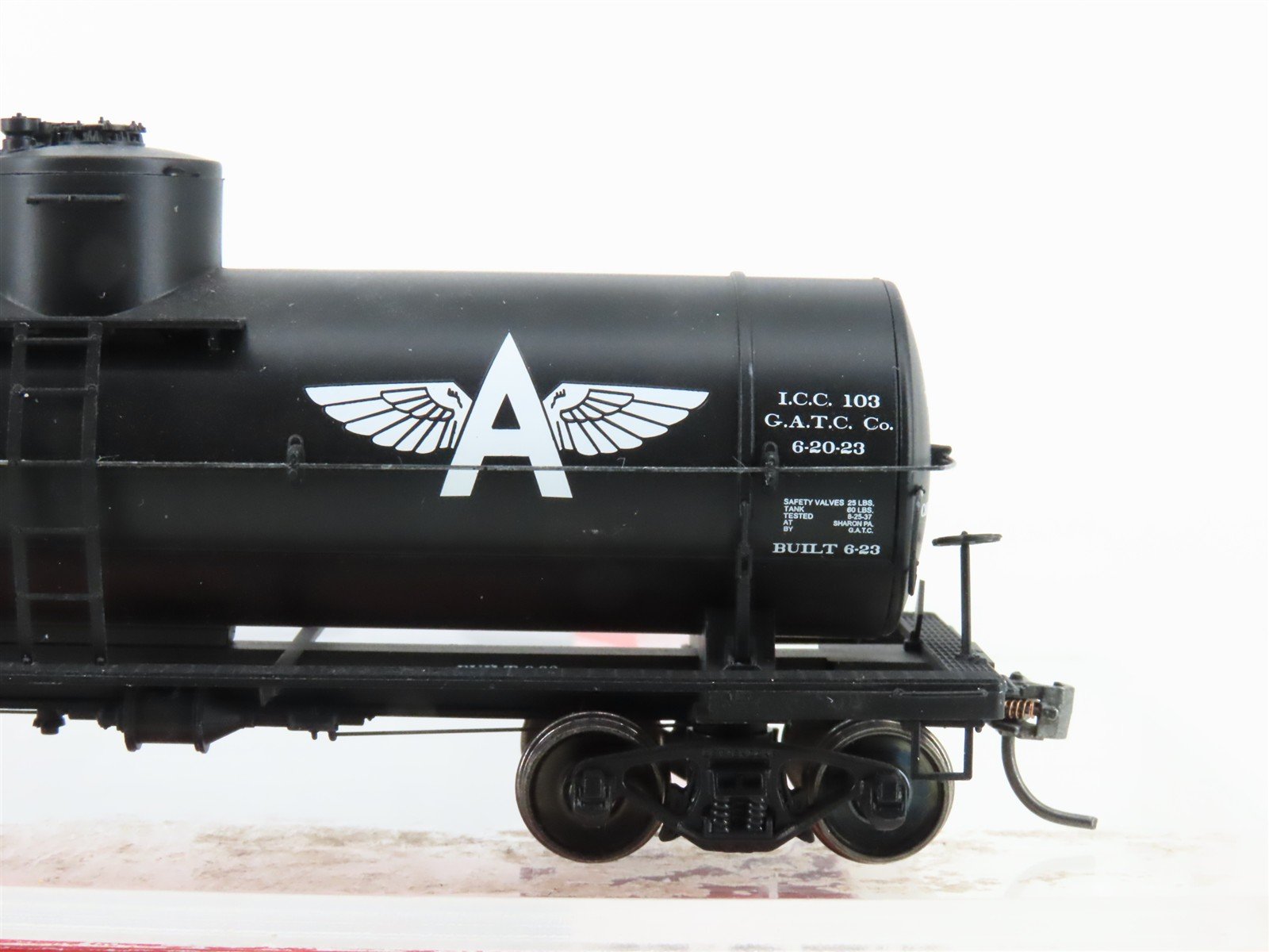 HO Scale Red Caboose RR-33054-01 TWOX Tidewater Single Dome Tankcar #1083