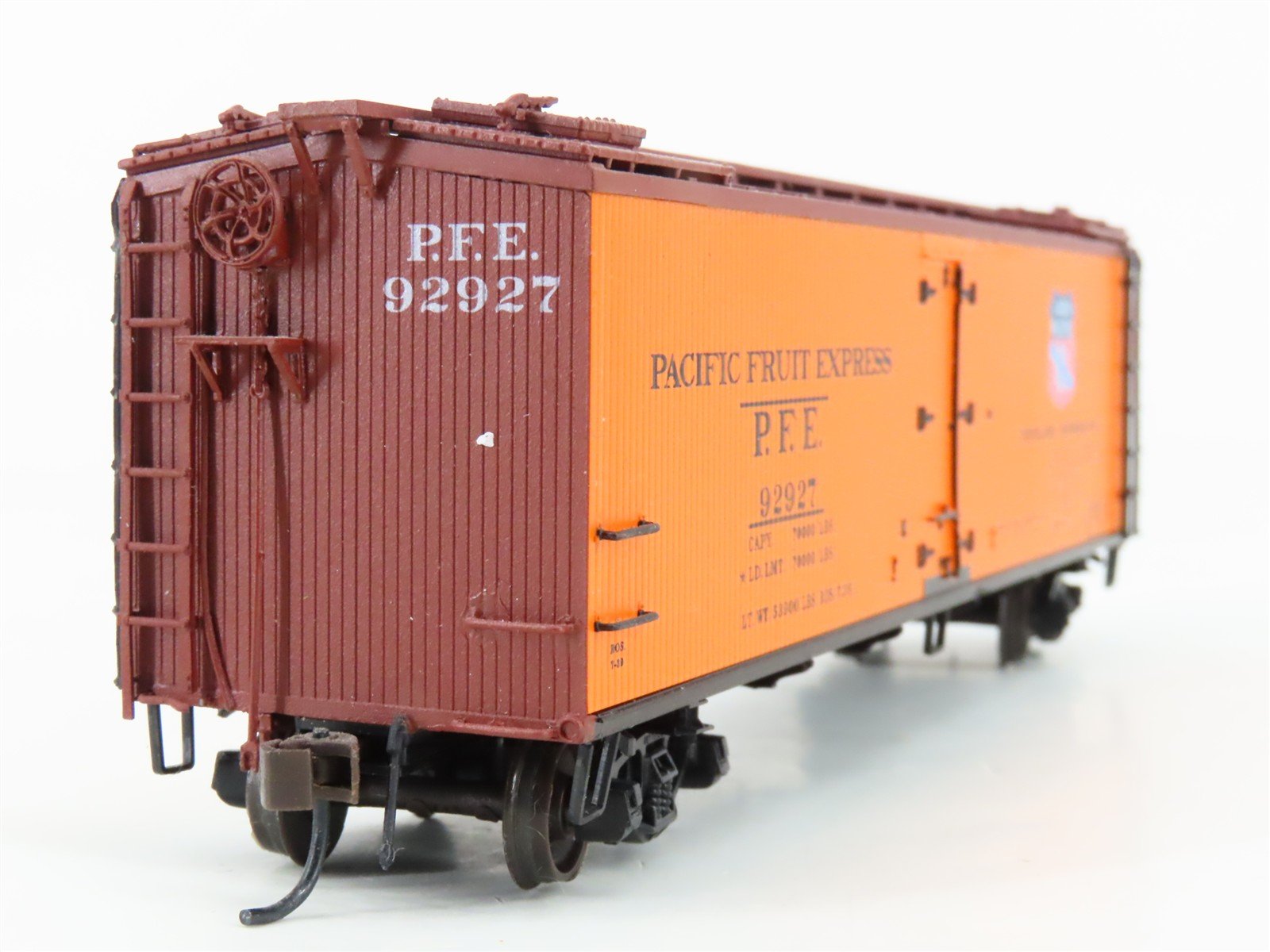 HO Red Caboose RR-34124-5 PFE Pacific Fruit Express R-30-12-9 Reefer #92927