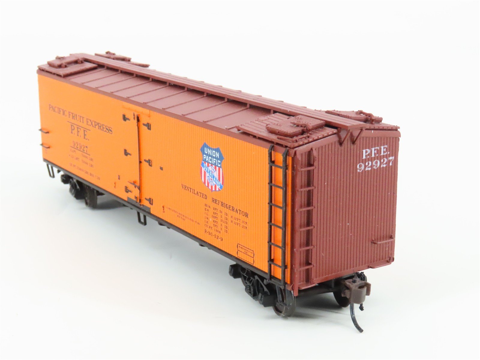 HO Red Caboose RR-34124-5 PFE Pacific Fruit Express R-30-12-9 Reefer #92927