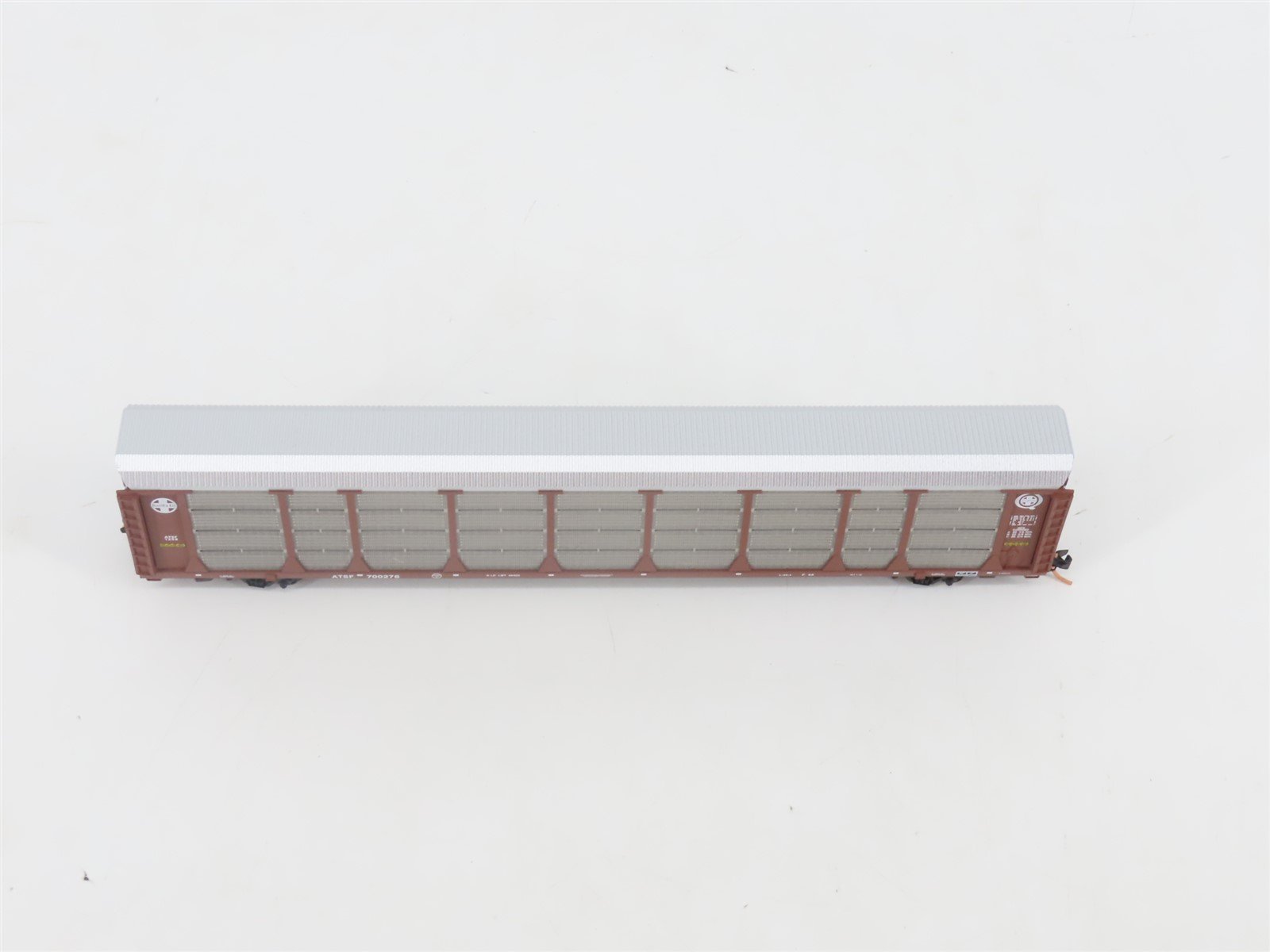 N Micro-Trains MTL 111010 ATSF Santa Fe 89' Tri-Level Closed Auto Rack #700276