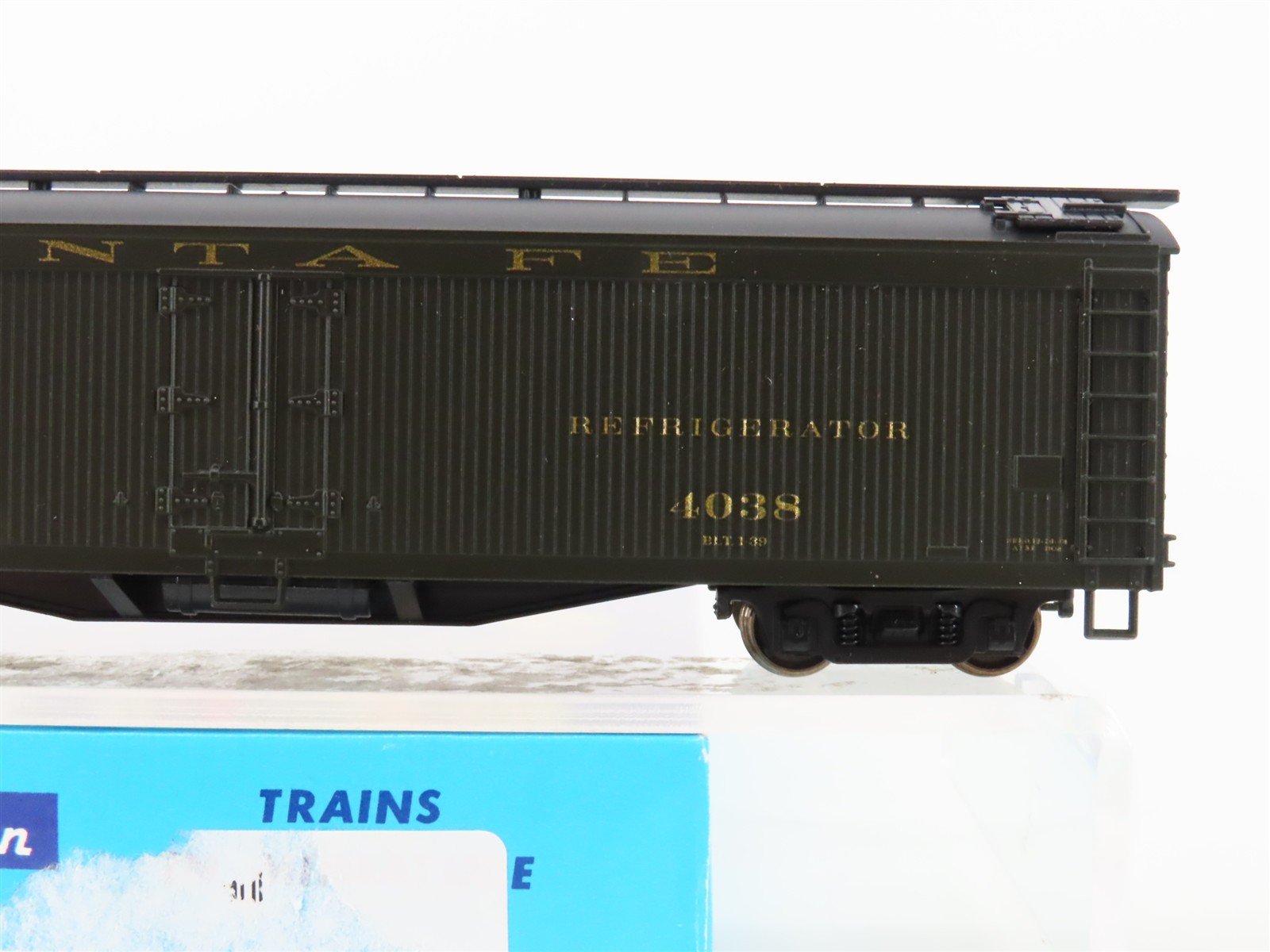 HO Scale Athearn 5331 ATSF Santa Fe Railroad 50' Express Reefer #4038