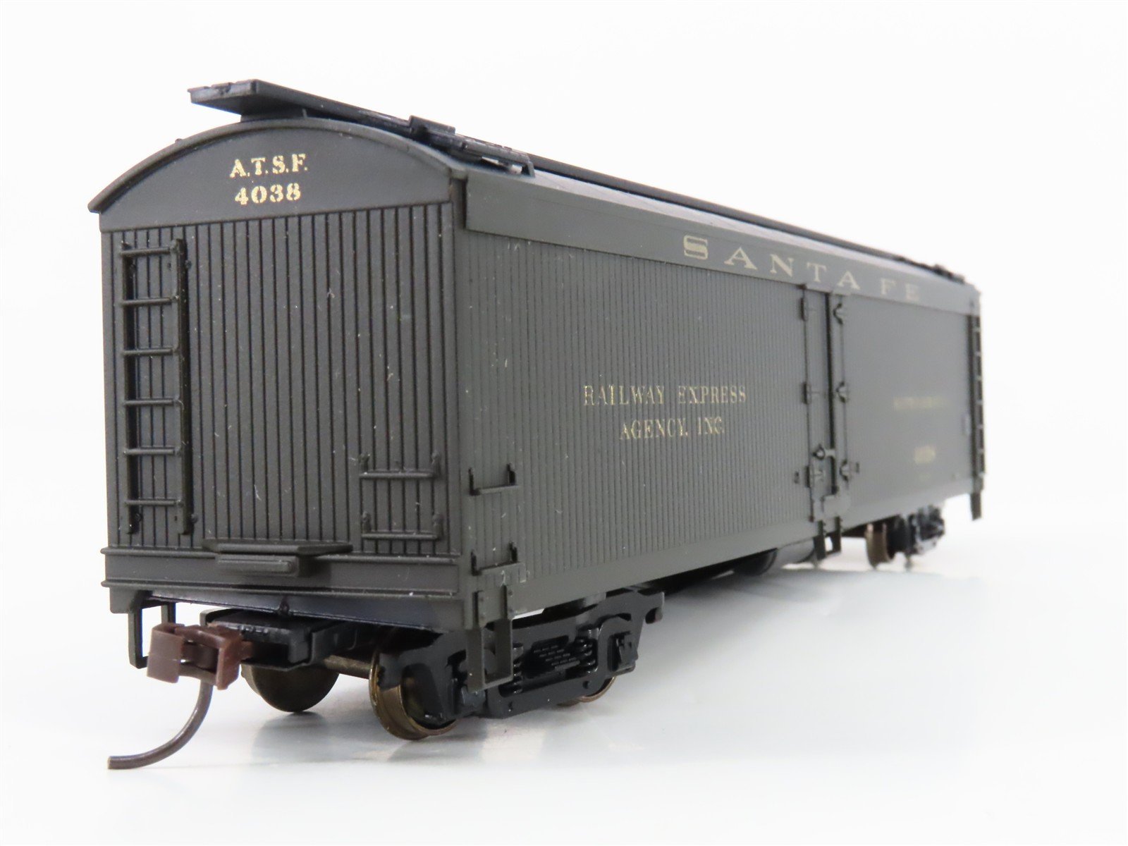 HO Scale Athearn 5331 ATSF Santa Fe Railroad 50' Express Reefer #4038