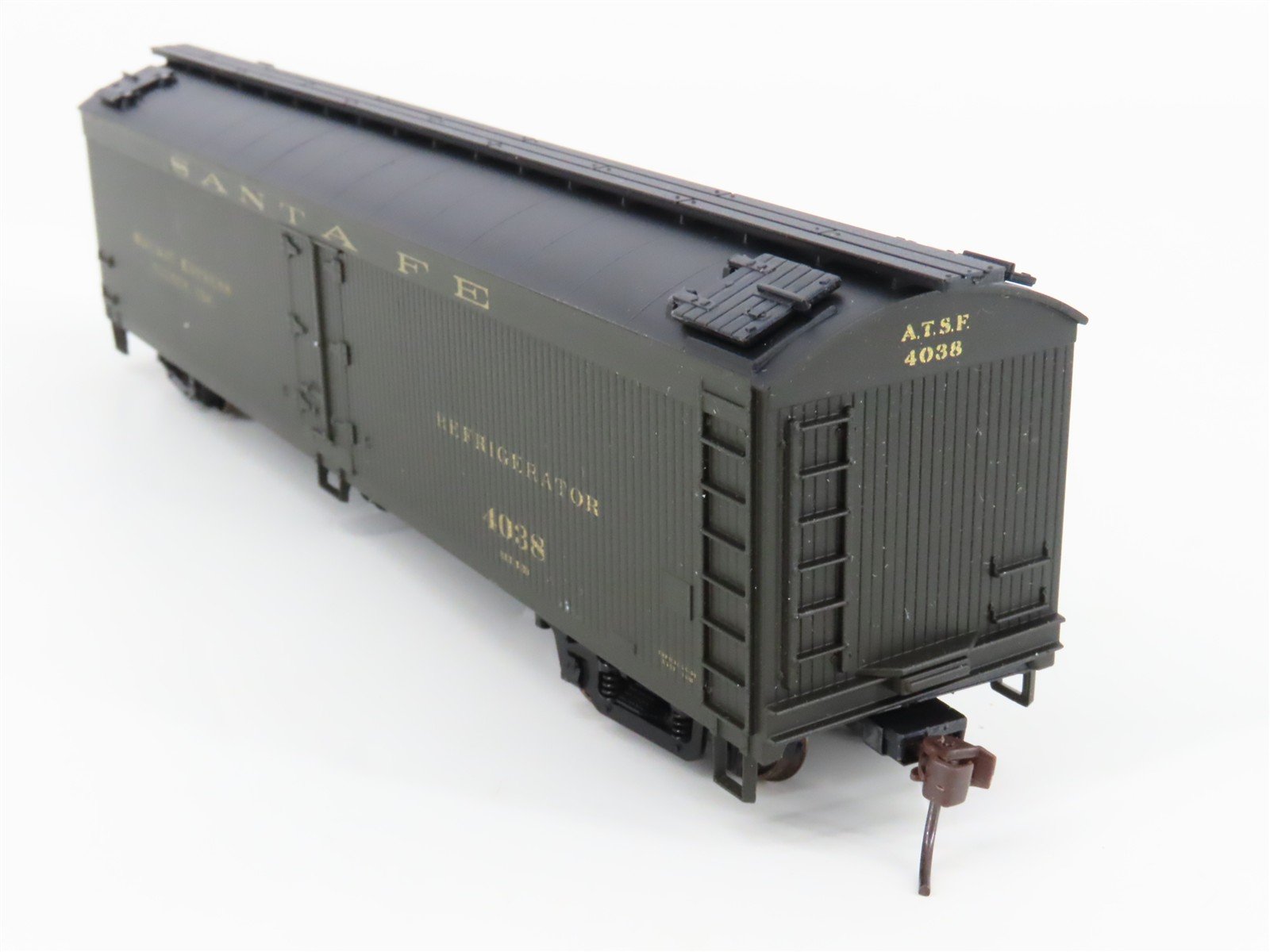 HO Scale Athearn 5331 ATSF Santa Fe Railroad 50' Express Reefer #4038