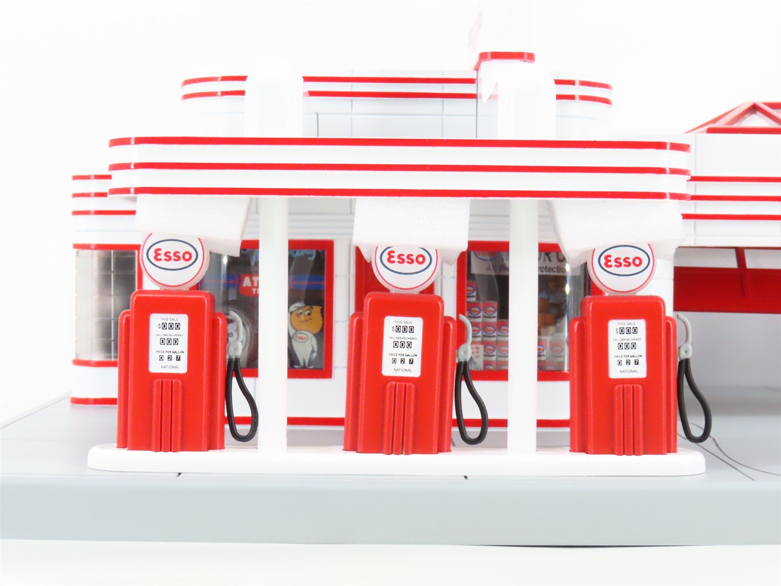 O Scale MTH Rail King 30-9106 ESSO Operating Gas Station