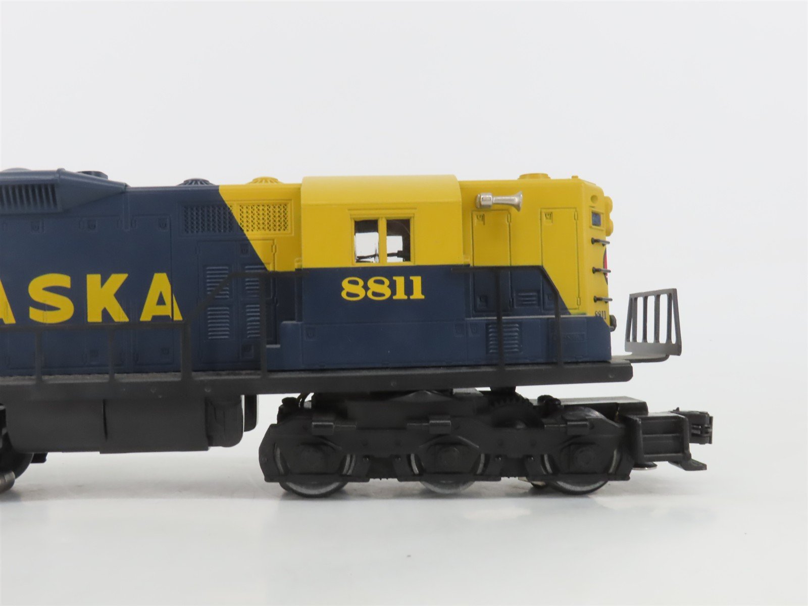 O Gauge 3-Rail Lionel 6-18811 ARR Alaska SD9 Diesel Locomotive #8811