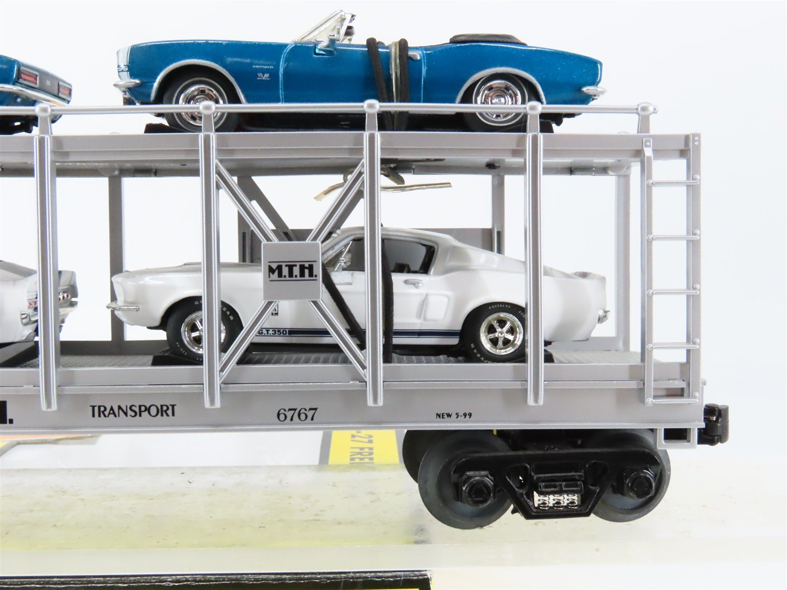 O27 3-Rail MTH RailKing 30-7666 Auto-Carrier #6767 w/ Ertl '67 Camero & Shelby
