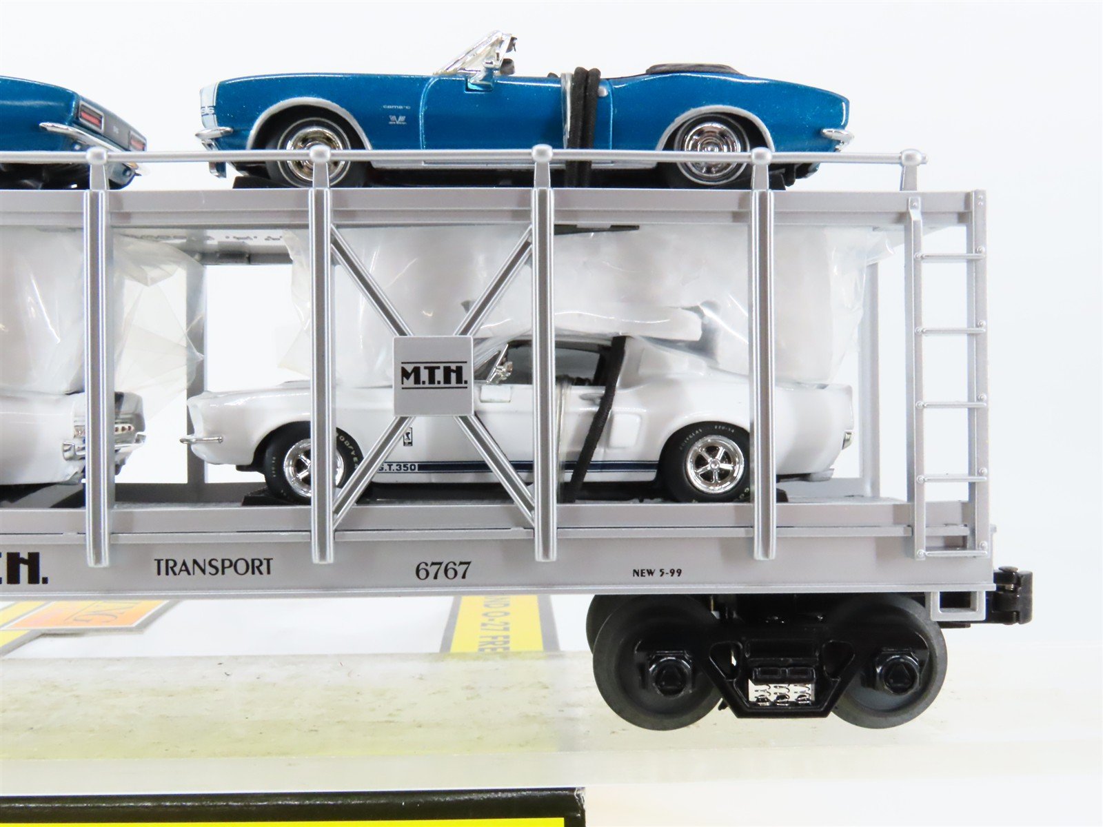 O27 3-Rail MTH RailKing 30-7666 Auto-Carrier #6767 w/ Ertl '67 Camero & Shelby
