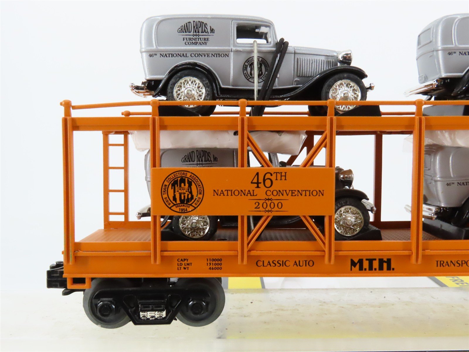O27 3-Rail MTH RailKing 30-7667 TCA Auto Carrier #2000 w/ Ertl '32 Panel Vans