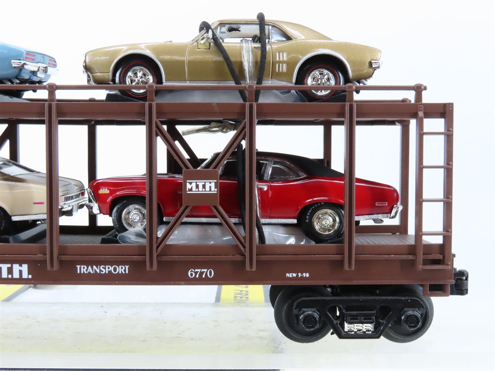 O27 3-Rail MTH RailKing 30-7638 Auto Carrier #6770 w/ Ertl 67 Firebird & 70 Nova