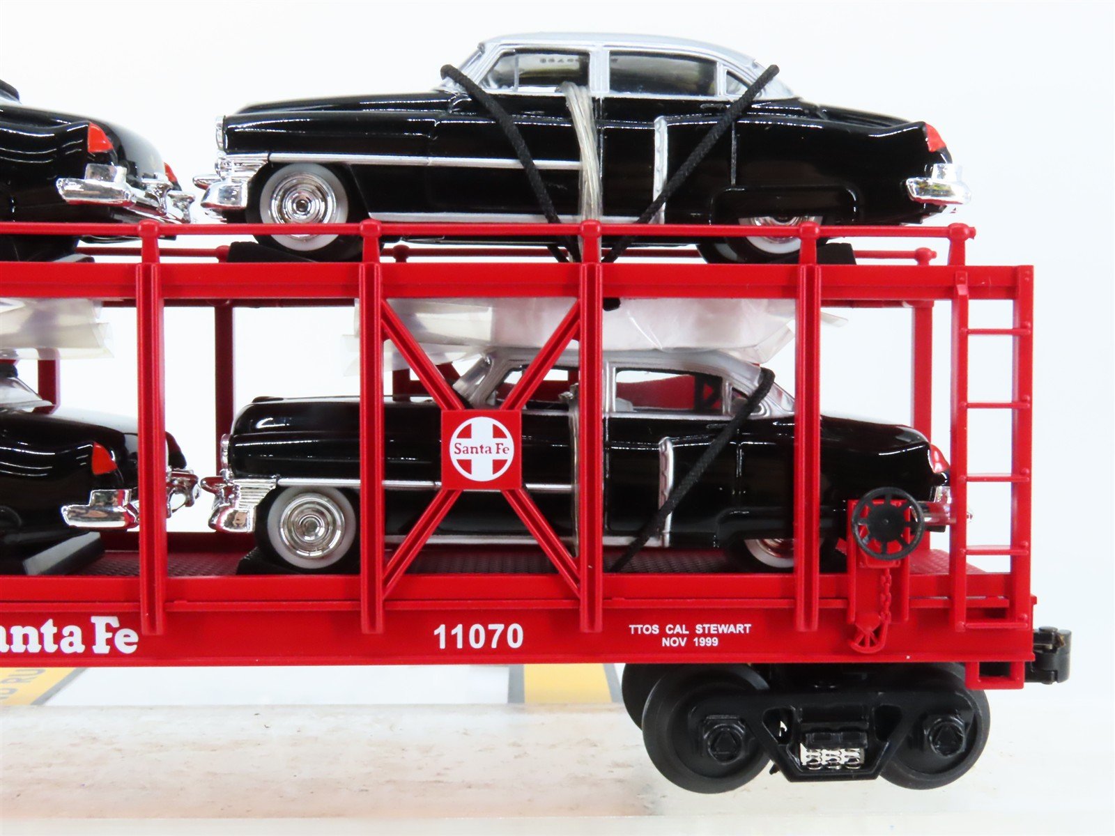 O27 3-Rail MTH RailKing 30-7659 ATSF Auto Carrier #11070 w/ Ertl '52 Cadillacs