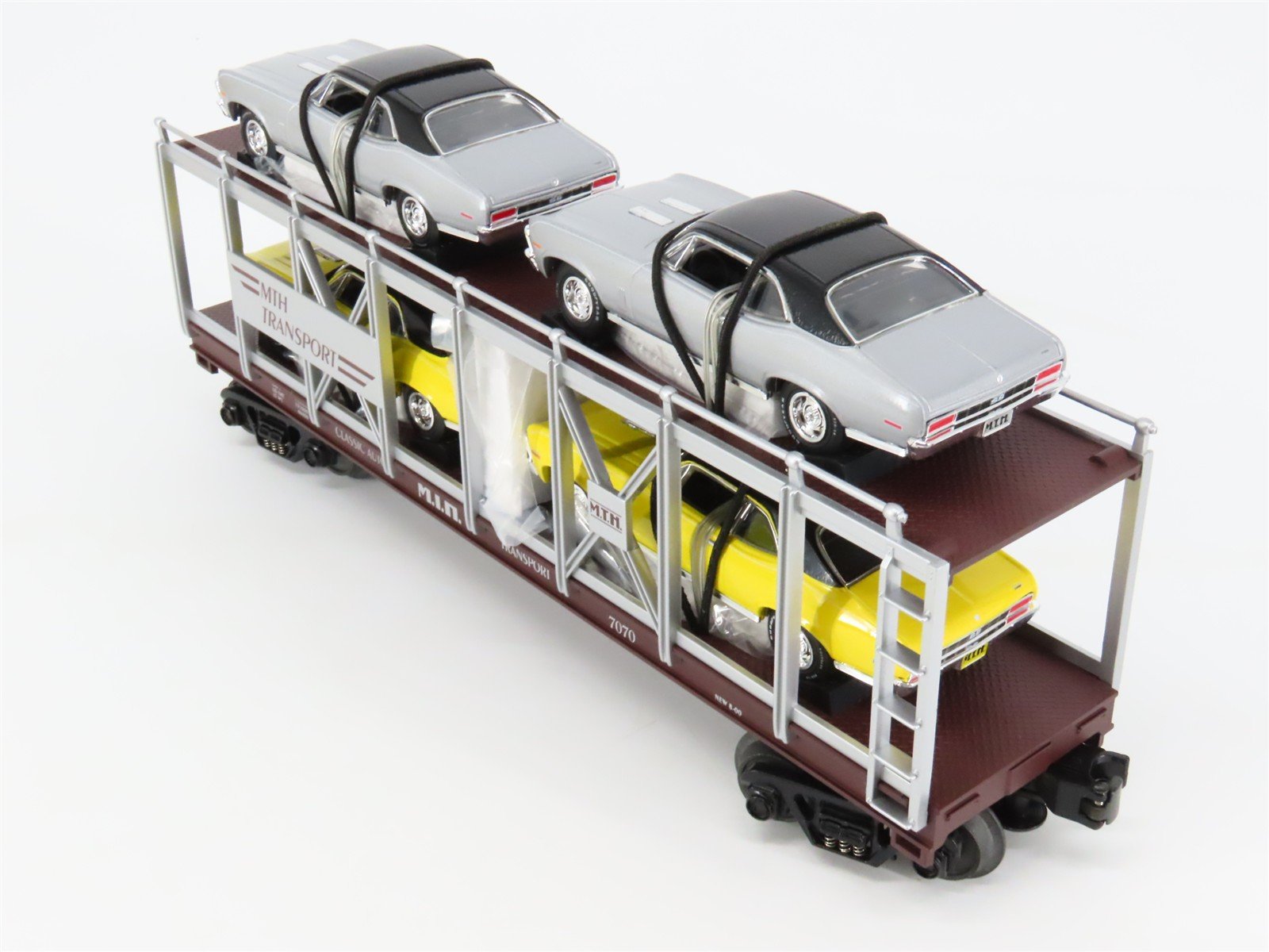 O27 3-Rail MTH RailKing 30-7694 Auto Carrier #7070 w/ Ertl '70 Chevy Novas