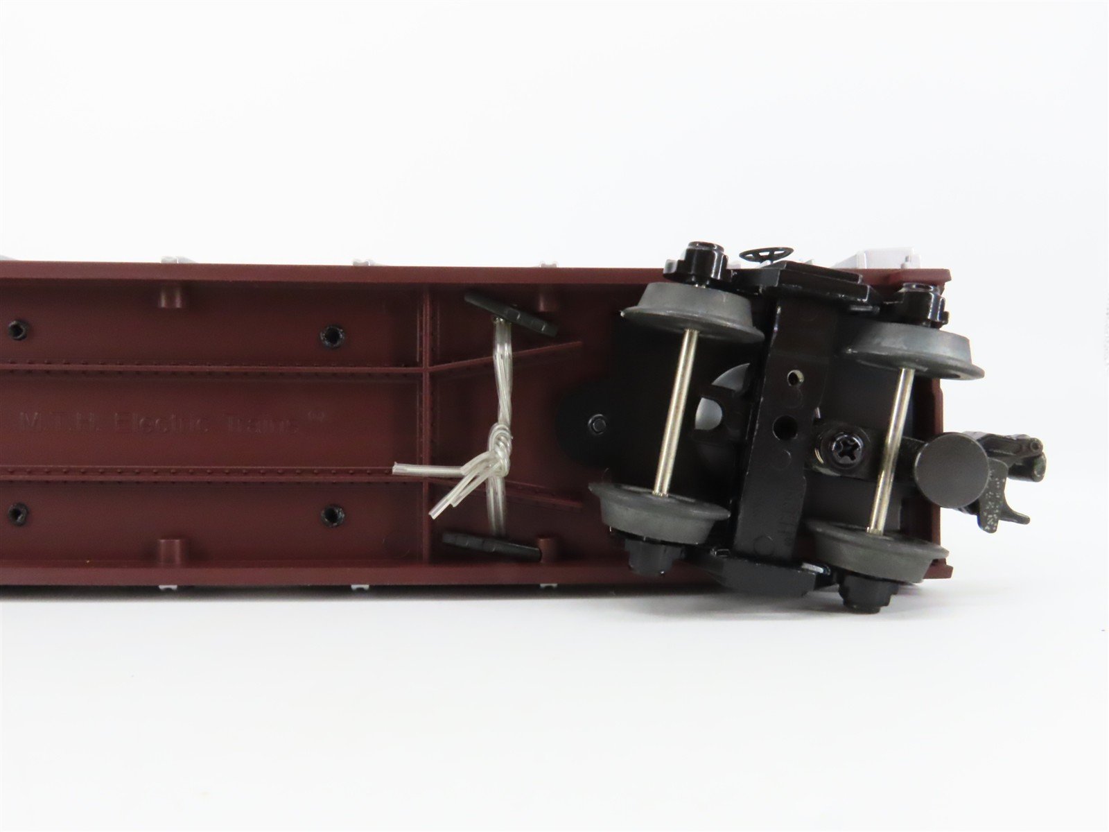 O27 3-Rail MTH RailKing 30-7694 Auto Carrier #7070 w/ Ertl '70 Chevy Novas