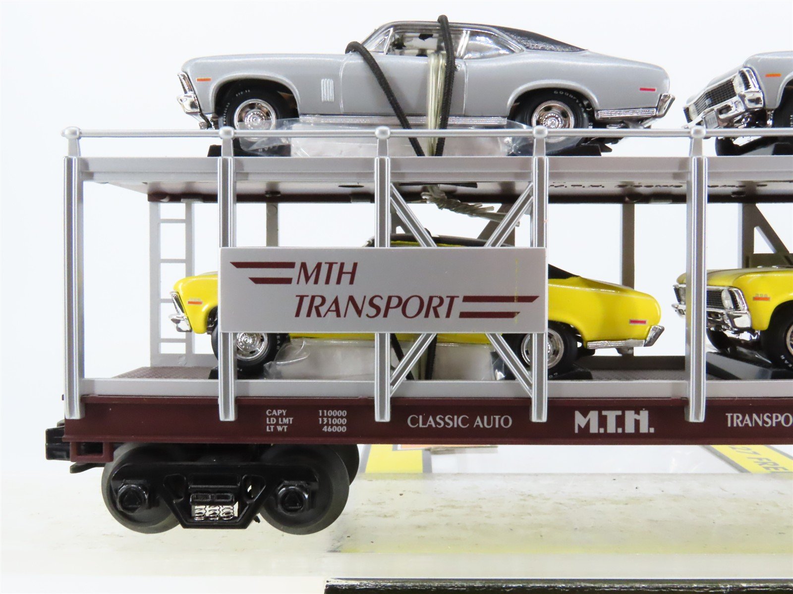 O27 3-Rail MTH RailKing 30-7694 Auto Carrier #7070 w/ Ertl '70 Chevy Novas