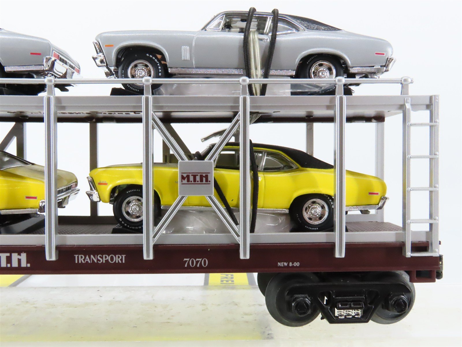 O27 3-Rail MTH RailKing 30-7694 Auto Carrier #7070 w/ Ertl '70 Chevy Novas
