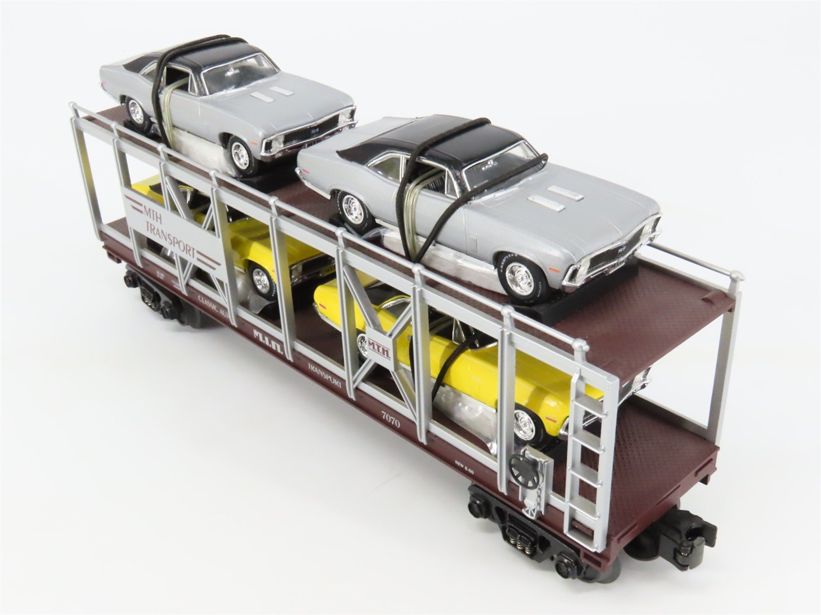 O27 3-Rail MTH RailKing 30-7694 Auto Carrier #7070 w/ Ertl '70 Chevy Novas