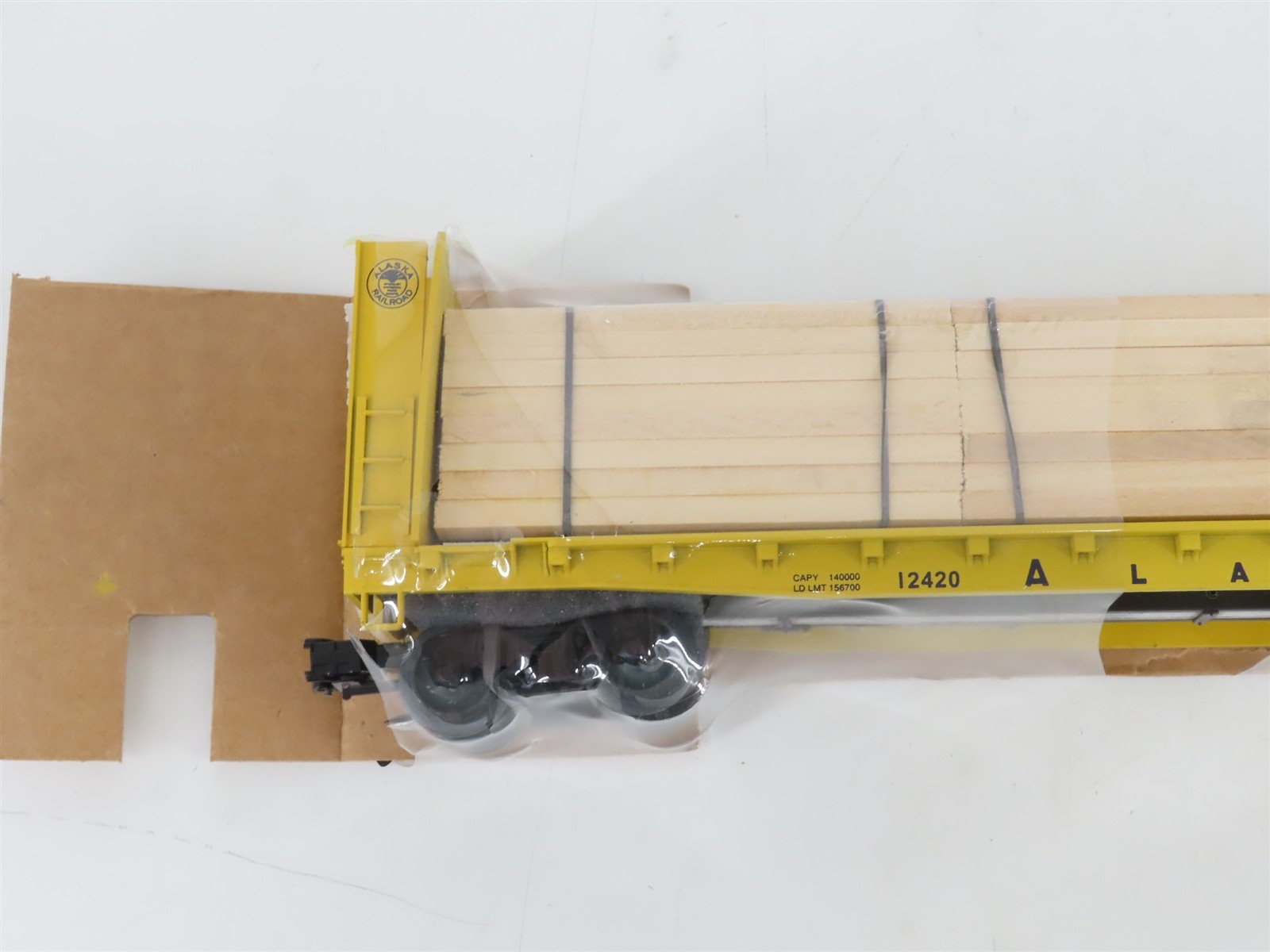 O Gauge 3-Rail Weaver 12420 ARR Alaska Bulkhead Flatcar #12420 w/Lumber Load
