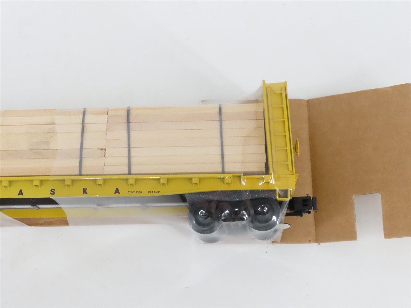 O Gauge 3-Rail Weaver 12420 ARR Alaska Bulkhead Flatcar #12420 w/Lumber Load