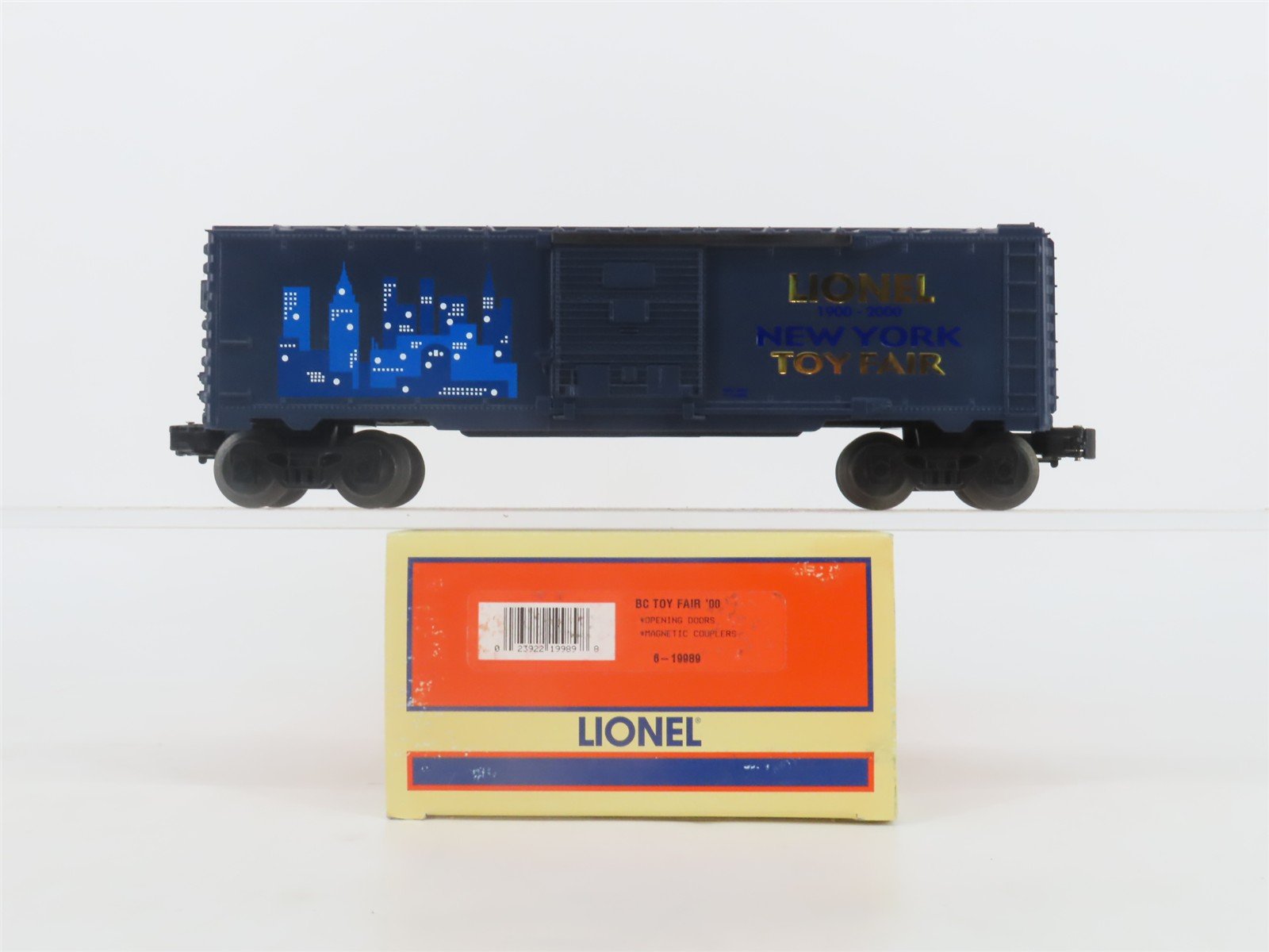 O Gauge 3-Rail Lionel 6-19989 New York Toy Fair 2000 Boxcar