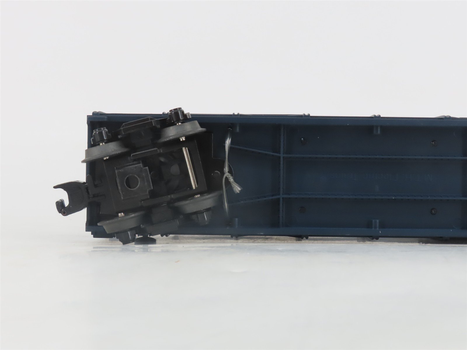 O 3-Rail MTH Rail King 30-76507 ATSF Auto Carrier #89390 w/32' Ford Coupe Cars