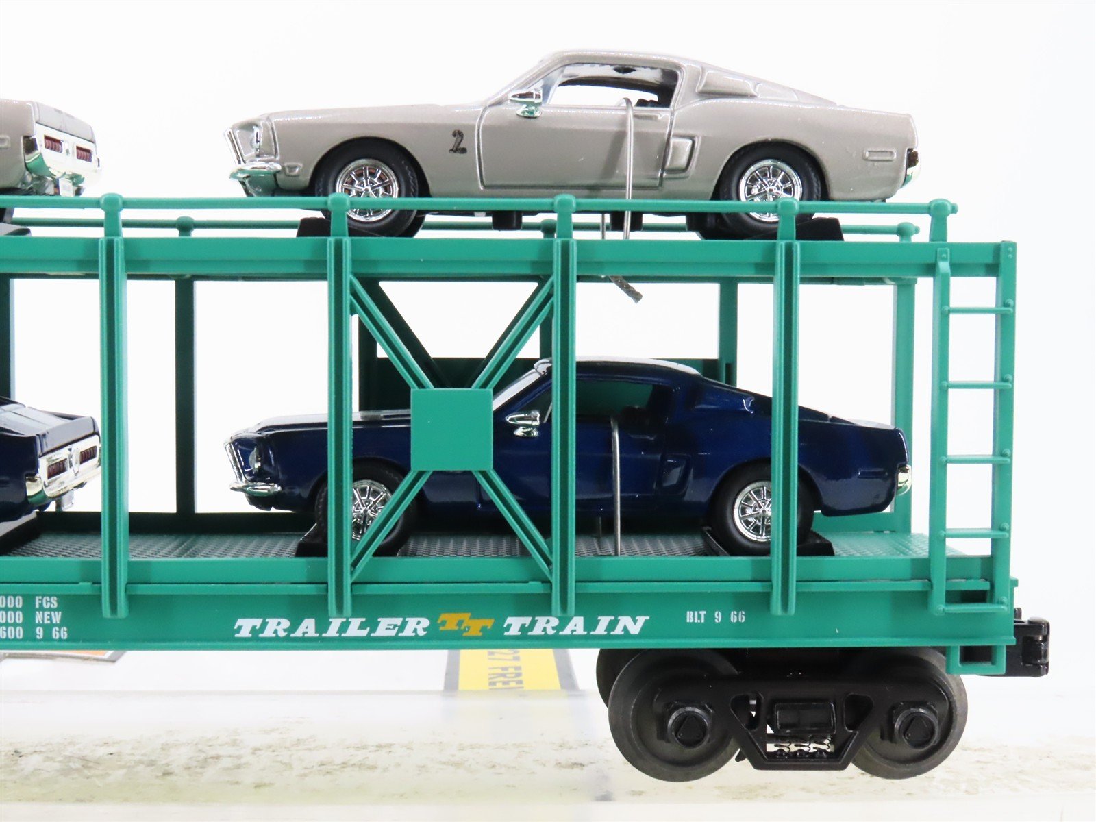 O 3-Rail MTH 30-76383 NYC New York Central Auto Carrier #913405 w/4 Mustang Cars